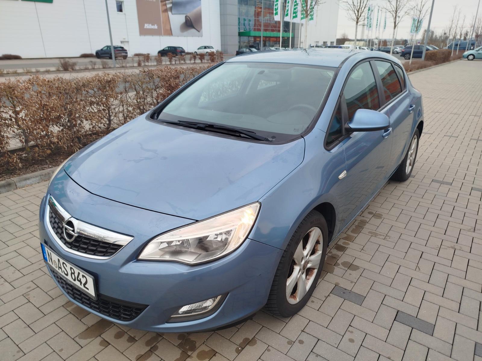 Opel Astra J Lim. 5-trg. Edition