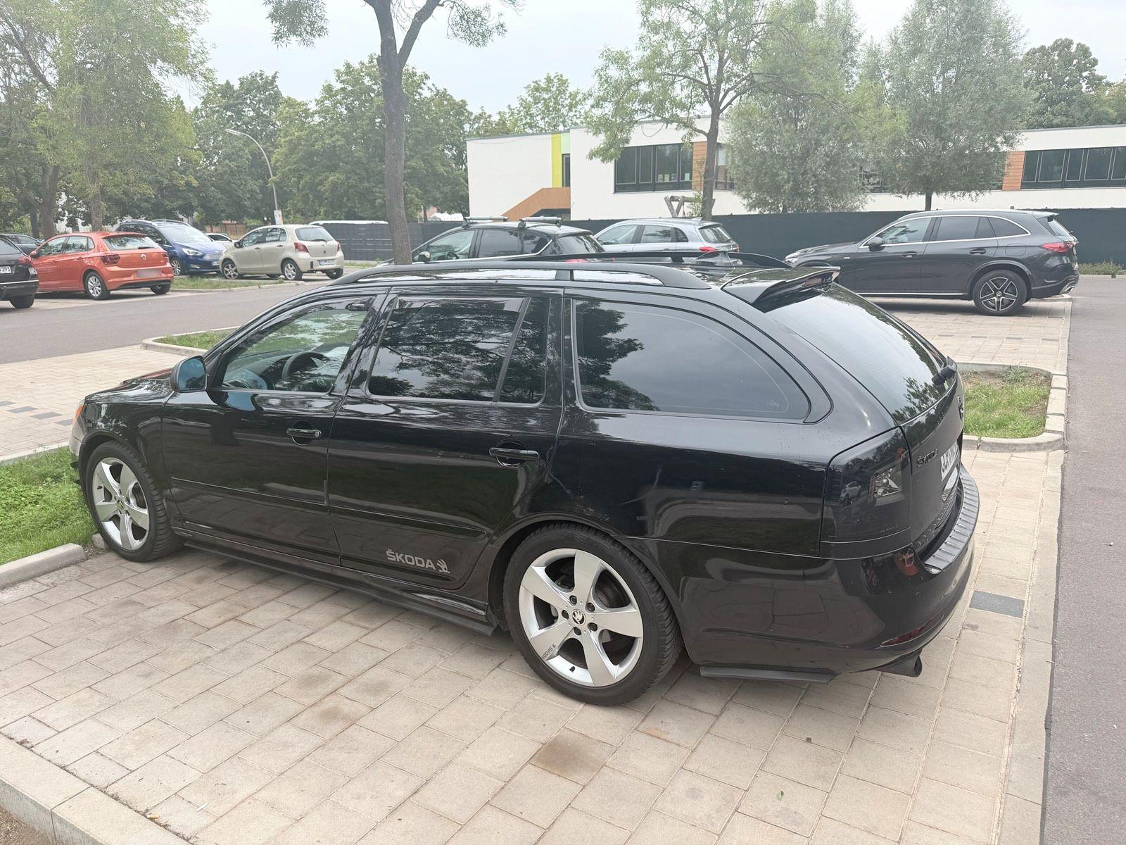 Skoda Octavia 2009 — rear view