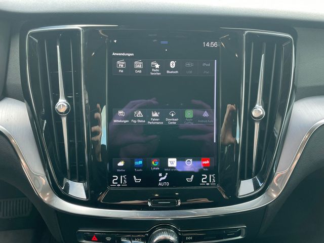 Volvo V60 Kombi Momentum Core*Buisness*CarPlay*1.Hand*