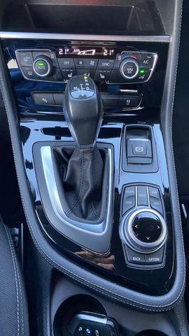 Fahrzeugabbildung BMW 218 2 Active Tourer 218 i Sport Line , NAVI, PDC