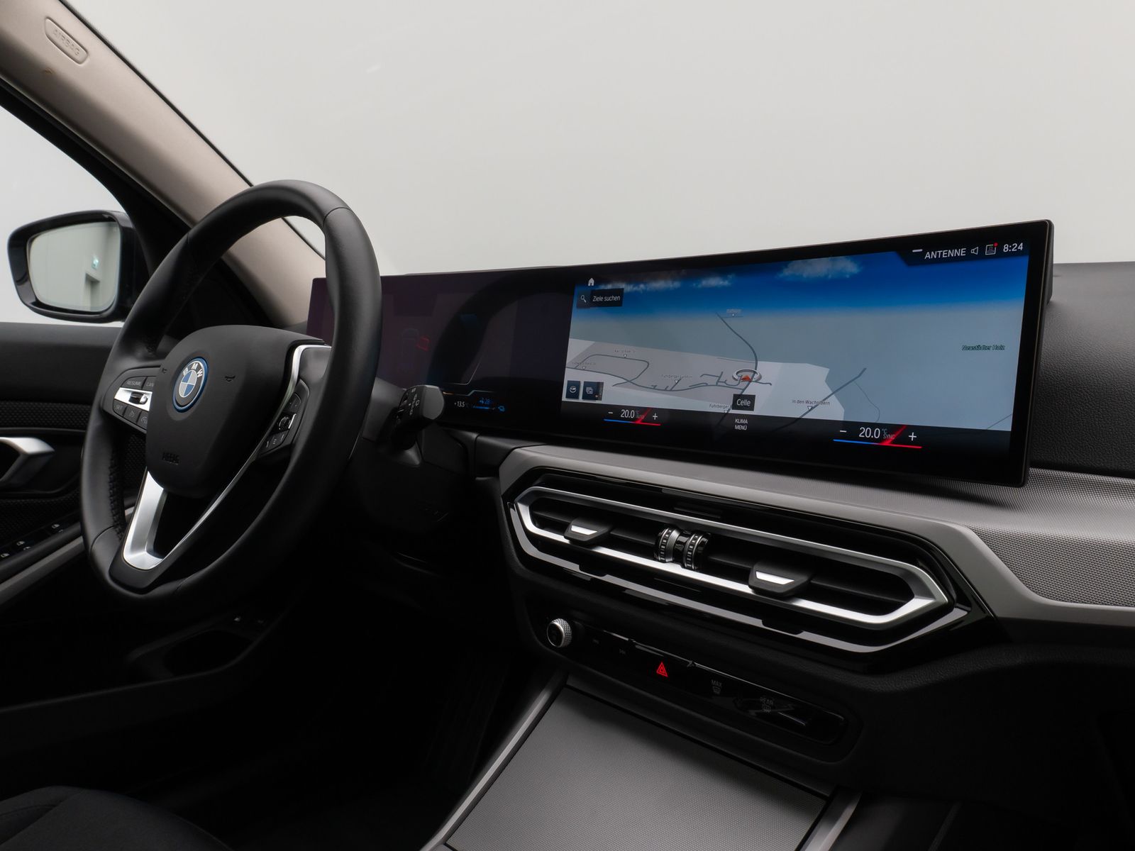 Fahrzeugabbildung BMW 320e Panoram Kamera HUD DAB HiFi Geschwindigkeit