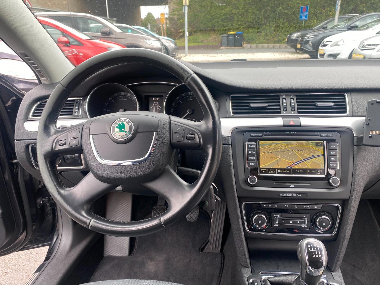 Skoda Superb 2010 — photo 11