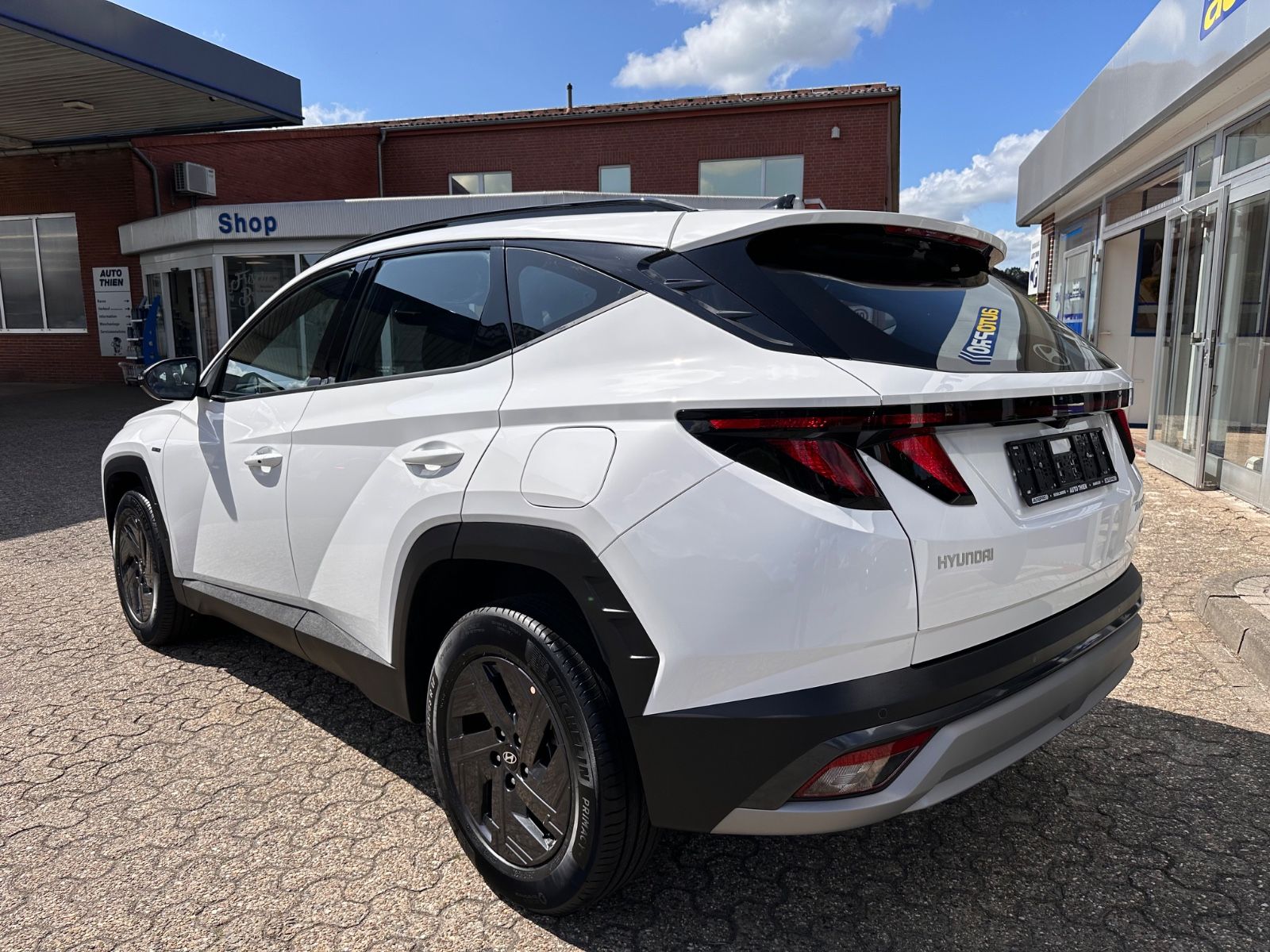 Fahrzeugabbildung Hyundai TUCSON Black-Line Hybrid 1.6 T-GDi DCT SHZG/RFK