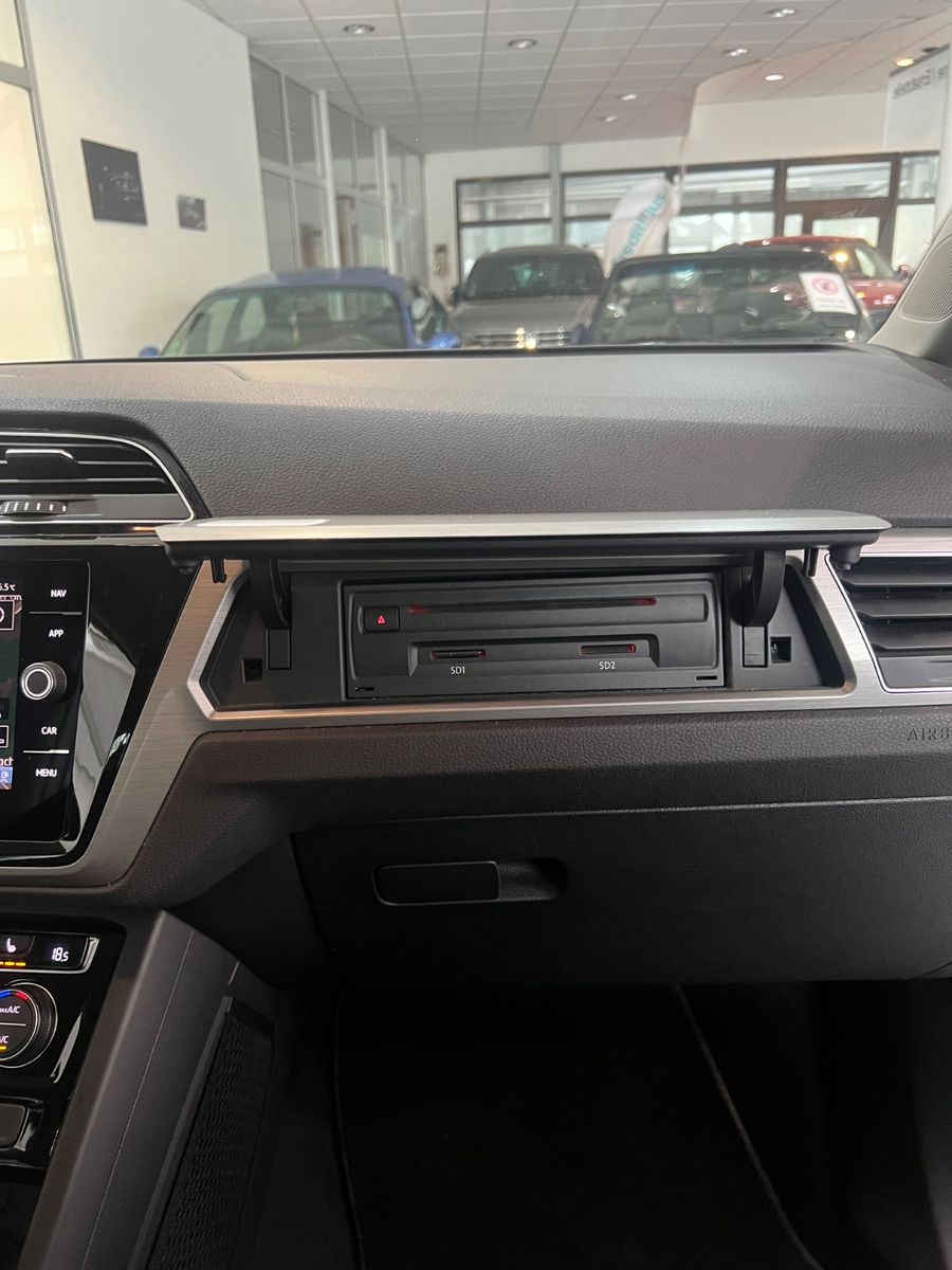 Fahrzeugabbildung Volkswagen Touran Comfortline 2.0TDI DSG ACC*NAVI*ALCANTARA