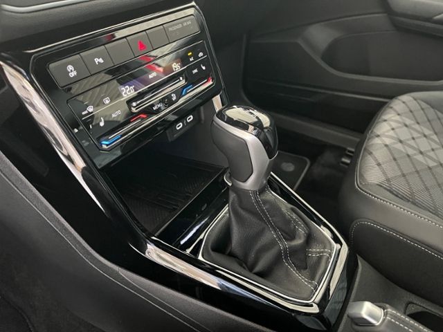 Fahrzeugabbildung Volkswagen T-Cross 1.5 TSI DSG R-LINE NAVI KAMERA LED