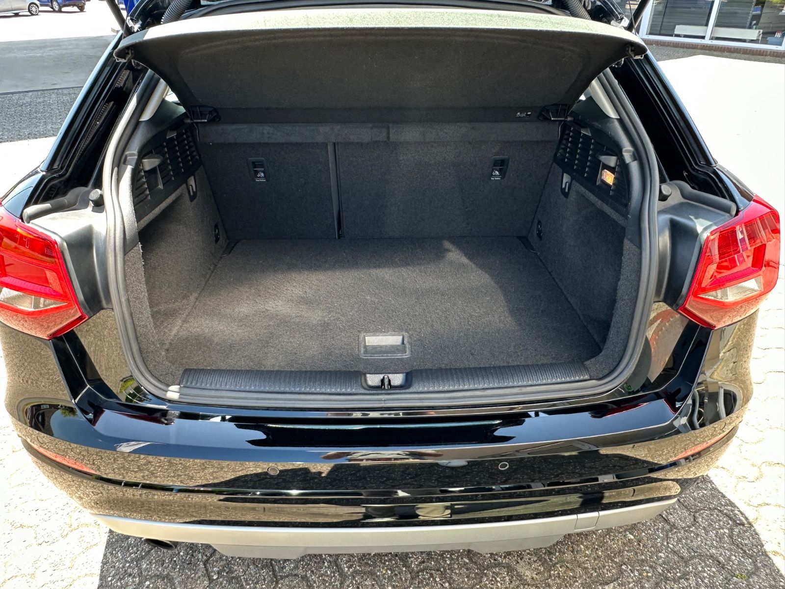 Fahrzeugabbildung Audi Q2 1.0 TFSI sport ultra Navi/GRA/SHZG/Einparkh