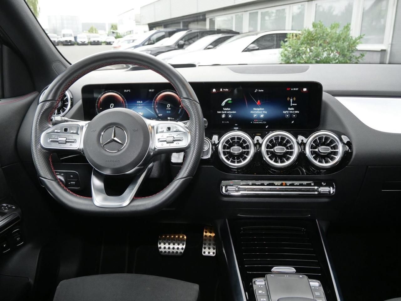 Mercedes-Benz GLA 250 e AMG Night Panorama Distronic 360° HUD foto 8