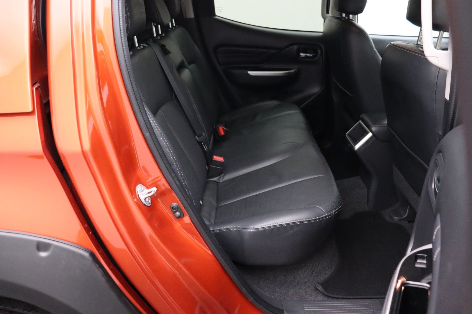 Fahrzeugabbildung Mitsubishi L200 TOP 2,2 DI-D AT DoKa 4WD