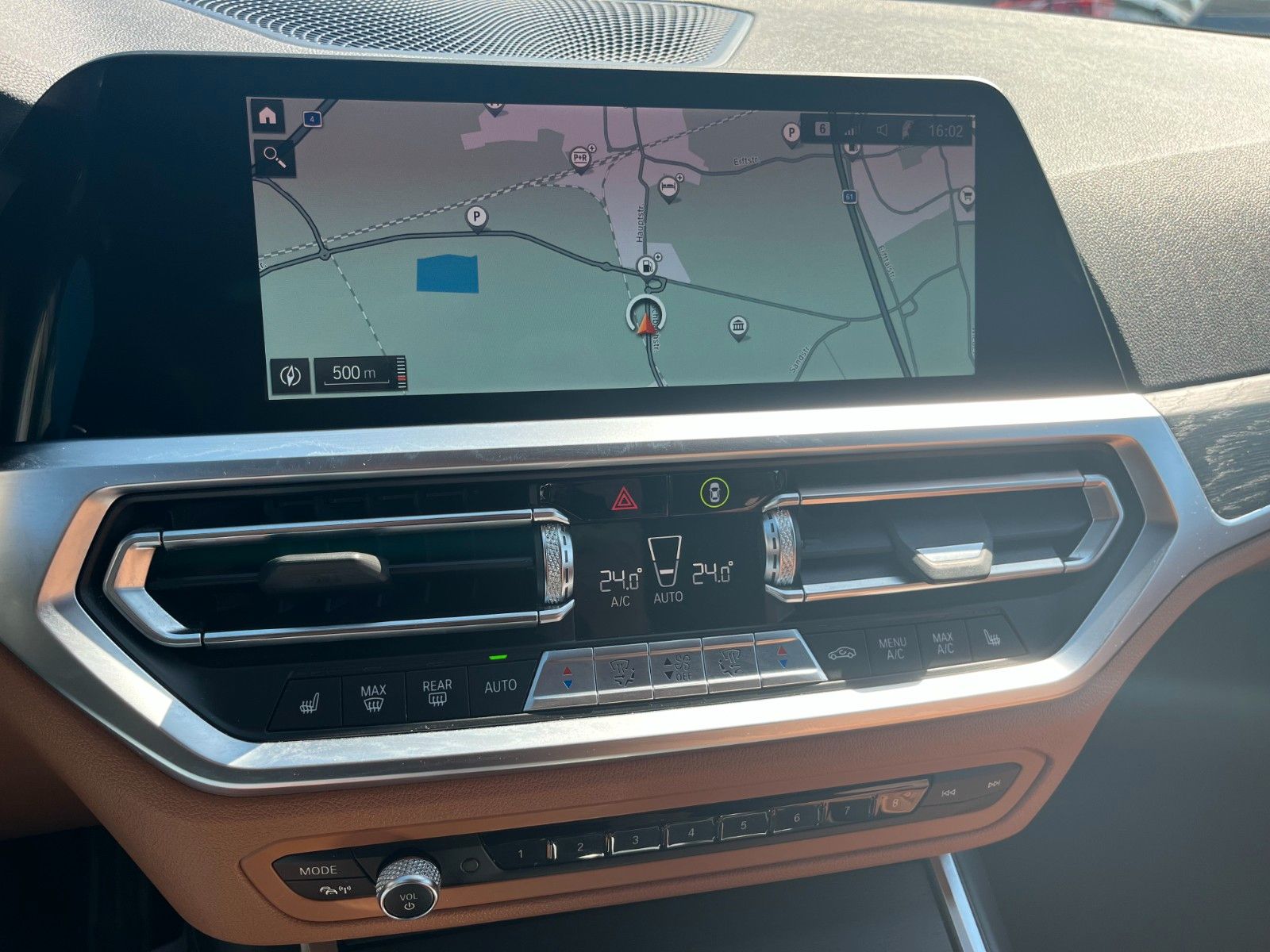 Fahrzeugabbildung BMW 320d Sport-Aut. M SPORTPAKET Navi Leder AHK LED