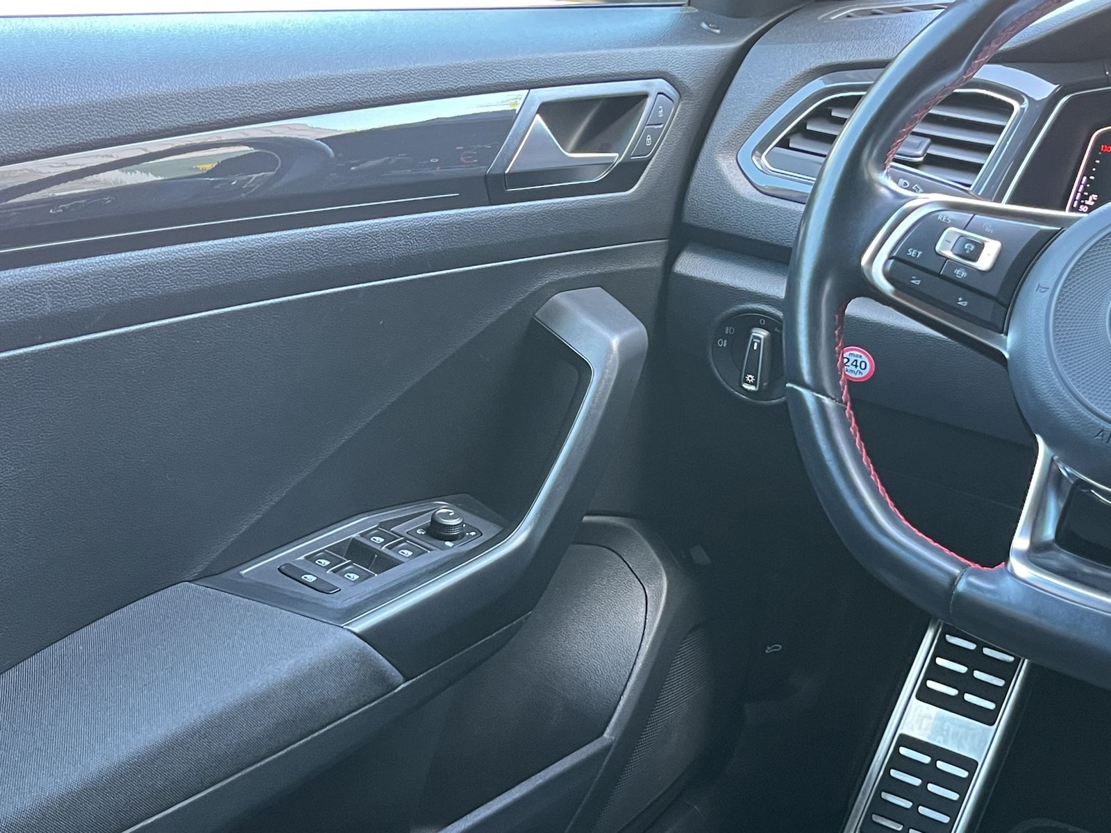 Fahrzeugabbildung Volkswagen T-Roc Sport*LED*ViCo*SHZ*NAVI*Kamera*PDC*19"**