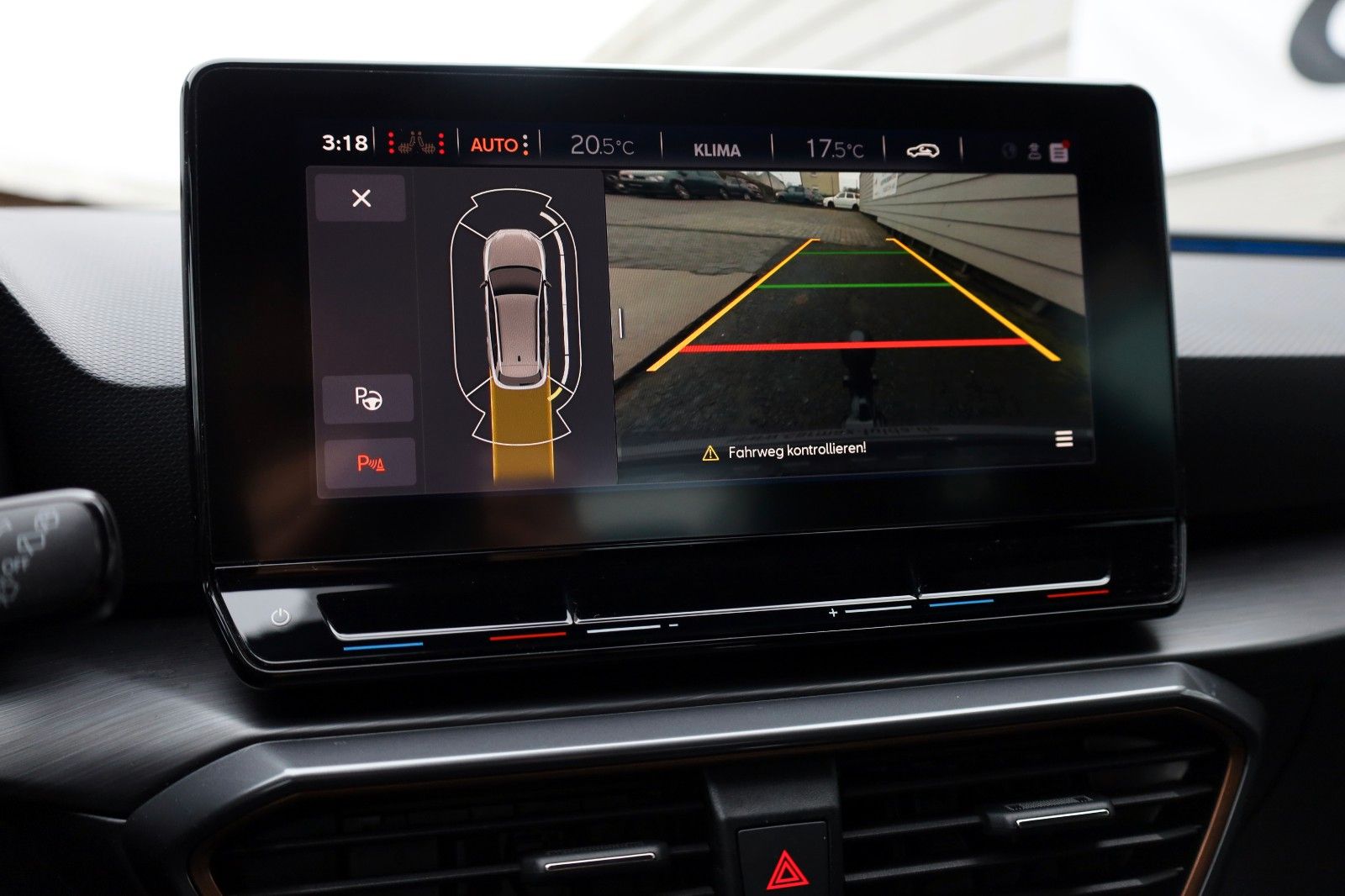 Fahrzeugabbildung CUPRA Leon Sportstourer VZ,Leder,Navi,LED,SH,Kamera+WR