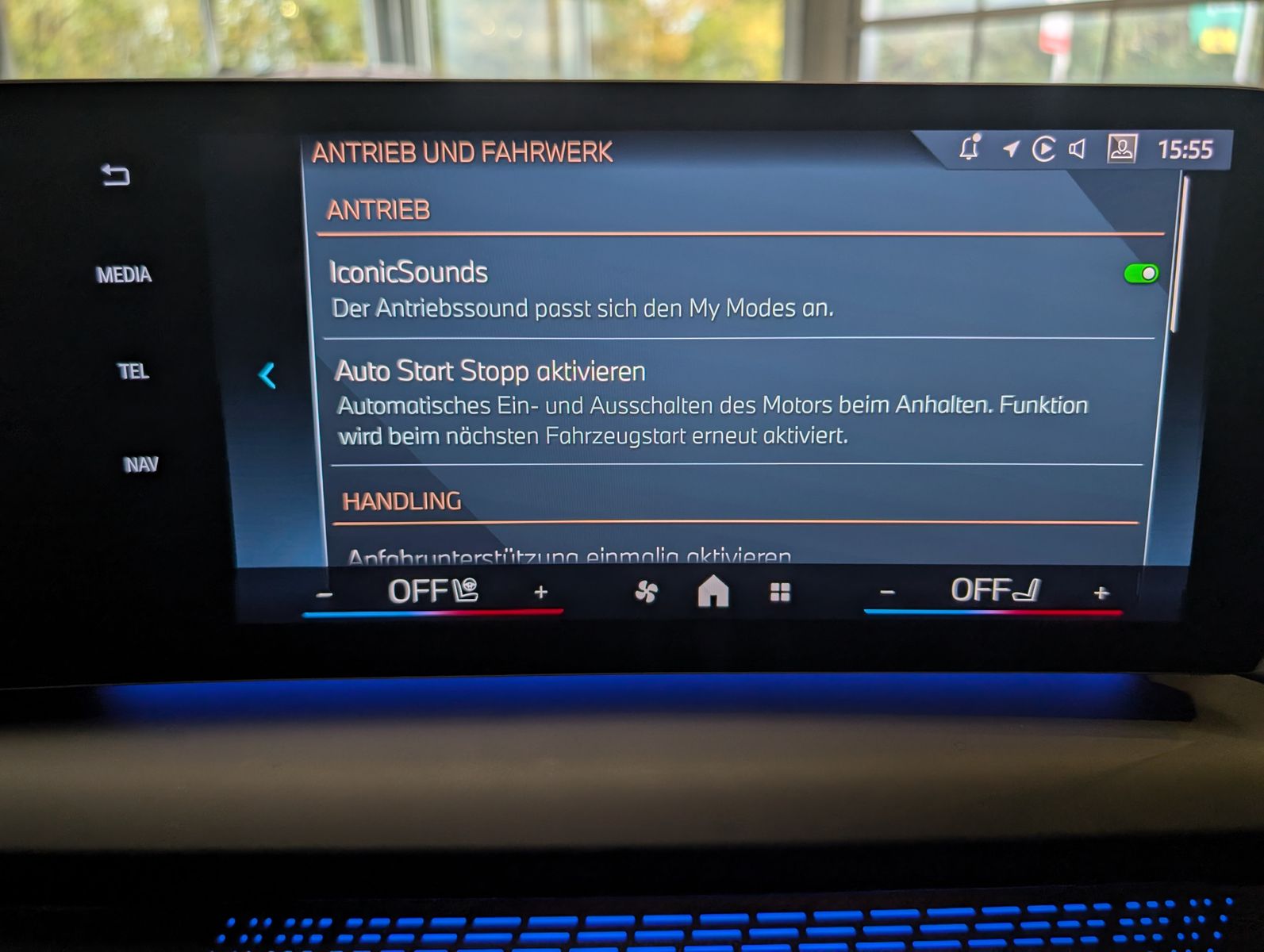 Fahrzeugabbildung BMW 123 i xDrive M-Sport Massag H/K Kamera Pano AHK