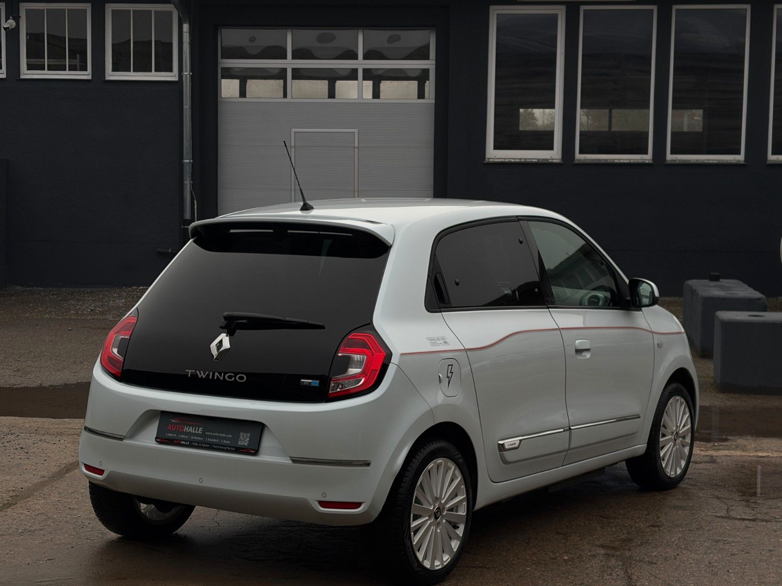 Fahrzeugabbildung Renault Twingo Vibes Electric Tempomat Carplay CAM SHZ