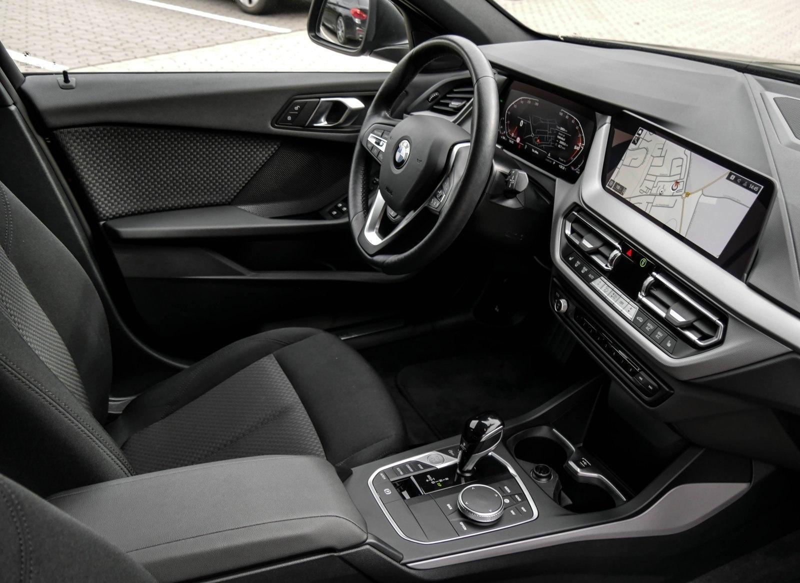 BMW 118i PANO AHK RFK NAVI LED Sound Syst. PDC V+H