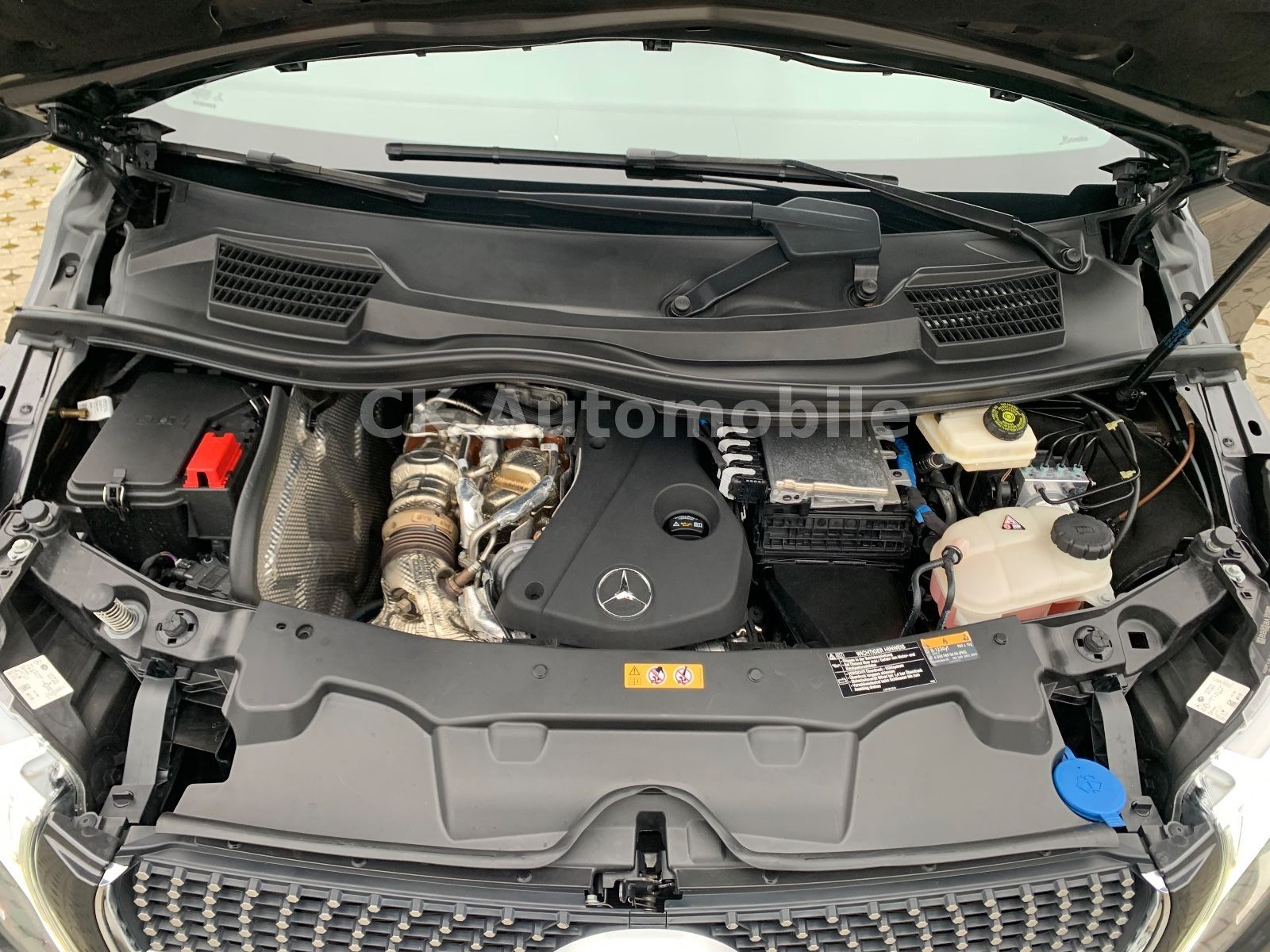 Fahrzeugabbildung Mercedes-Benz V 300d 4Matic Avantgarde Edition/AMG/Pano/360°