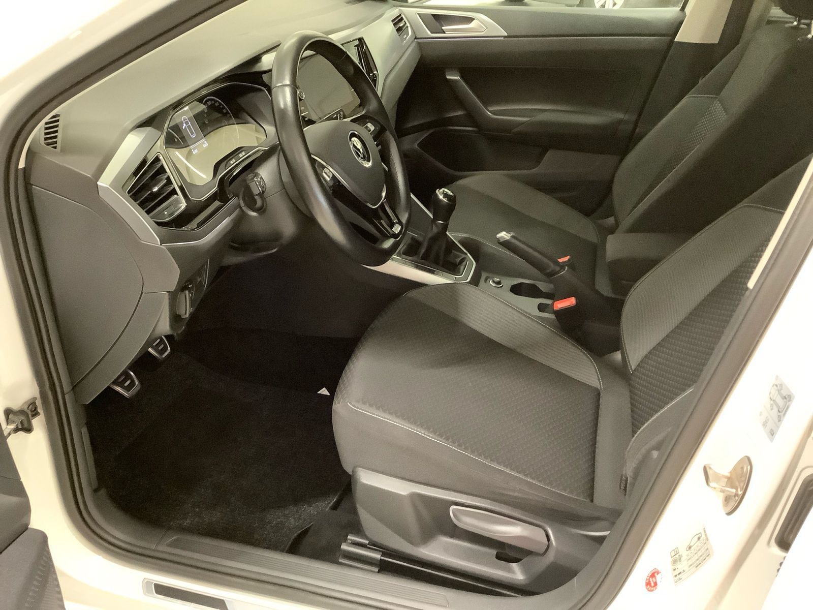 Polo Active 1,0 TSI 70 kW Climatronic, SHZ, App