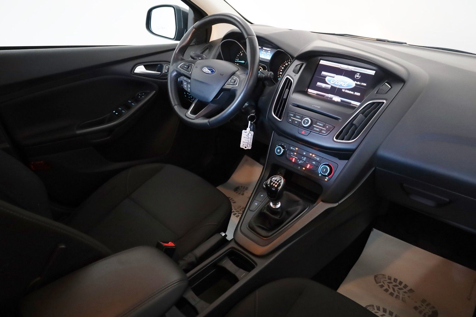 Fahrzeugabbildung Ford Focus Lim. Business,Tempomat,PDC,Navi,SH,SR+WR