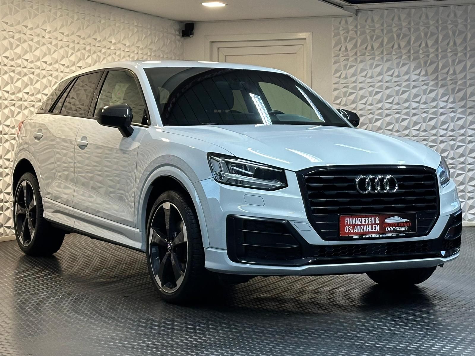 AUDI Q2 1.4TFSI S LINE CARBON* LED#SHZ#NAVI#TEMPO#PDC - Image 2