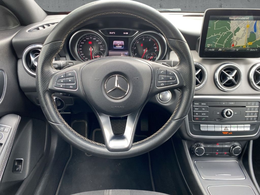 Fahrzeugabbildung Mercedes-Benz CLA 200 Shooting Brake Urban AHK Navi SHZ elektr