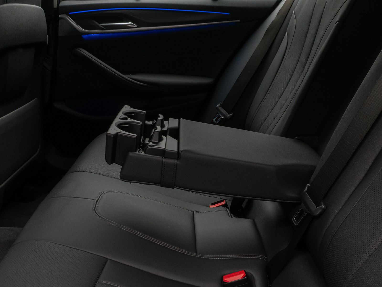 Fahrzeugabbildung BMW 520d xD M Sport Kamera HUD DAB Alarm Individual
