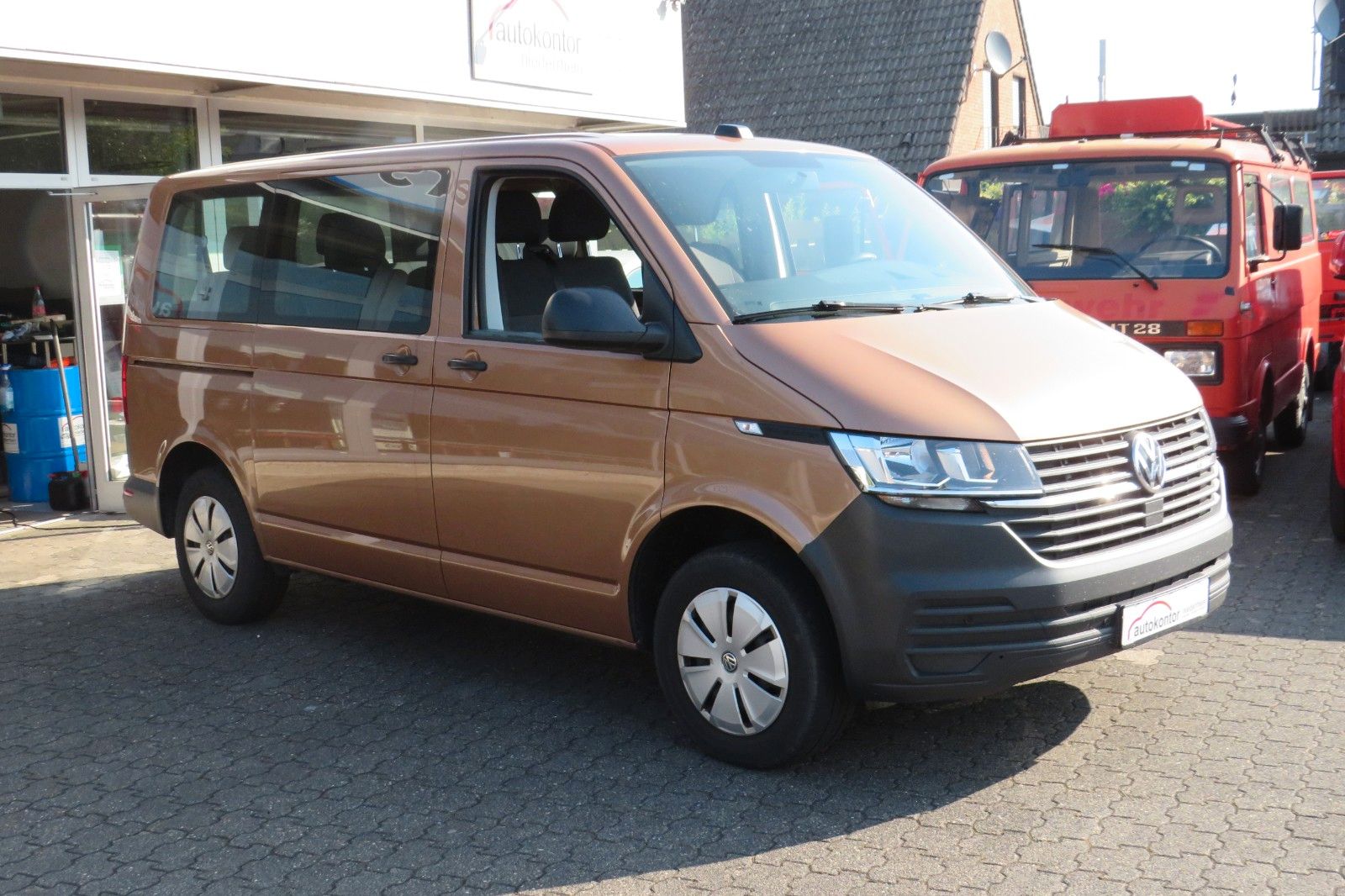 Fahrzeugabbildung Volkswagen T6.1 Kombi TDI 9SITZE GRA PDC APP-CONNECT SITZH.