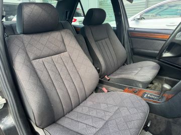 Mercedes E 280 - 12
