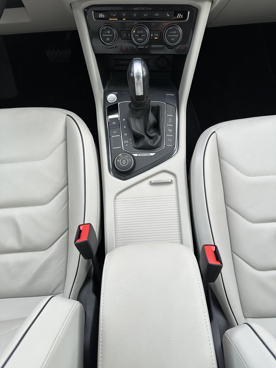 Fahrzeugabbildung Volkswagen Tiguan Allspace 4M HL NAV+LED+AHK+PANO+KAMERA+PP