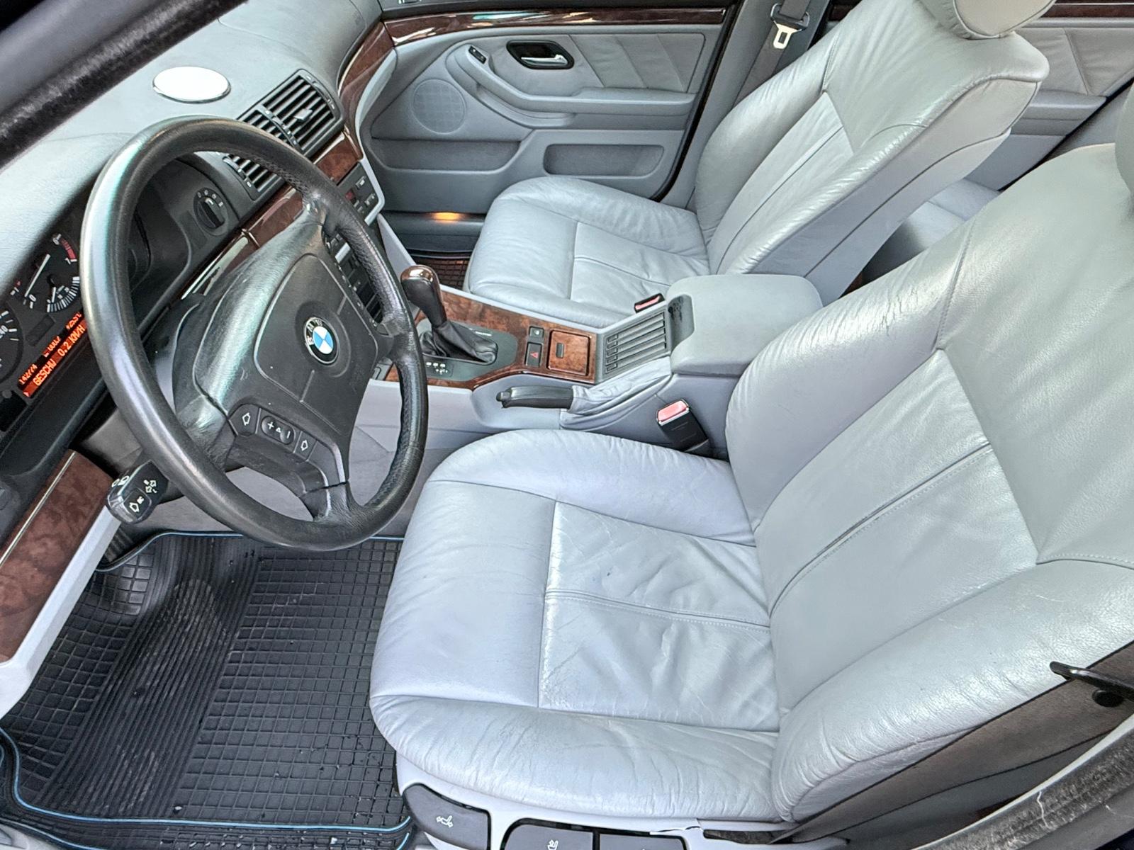 BMW 528i Auto
