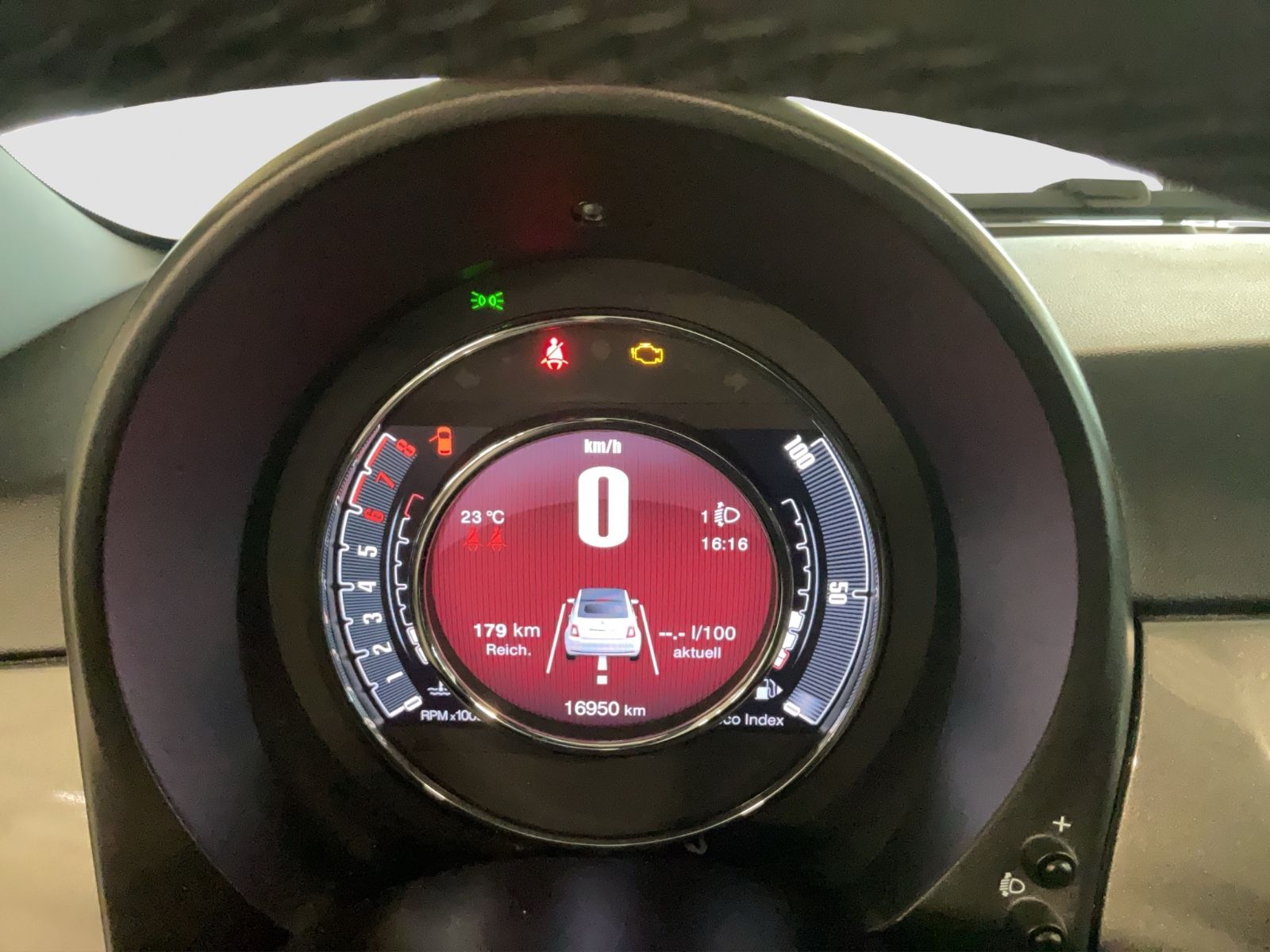 Fahrzeugabbildung Fiat 500C DolceVita 8-fach bereift