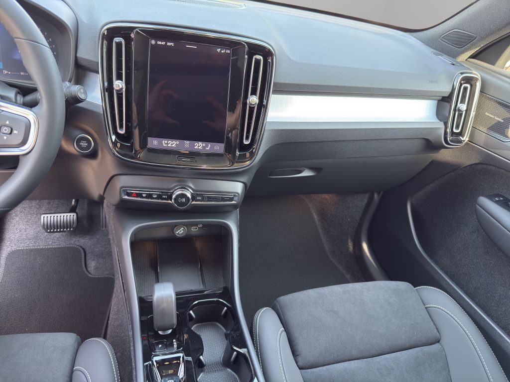 Fahrzeugabbildung Volvo XC40 B4 B DKG Ultra Black Edition+SOFORT