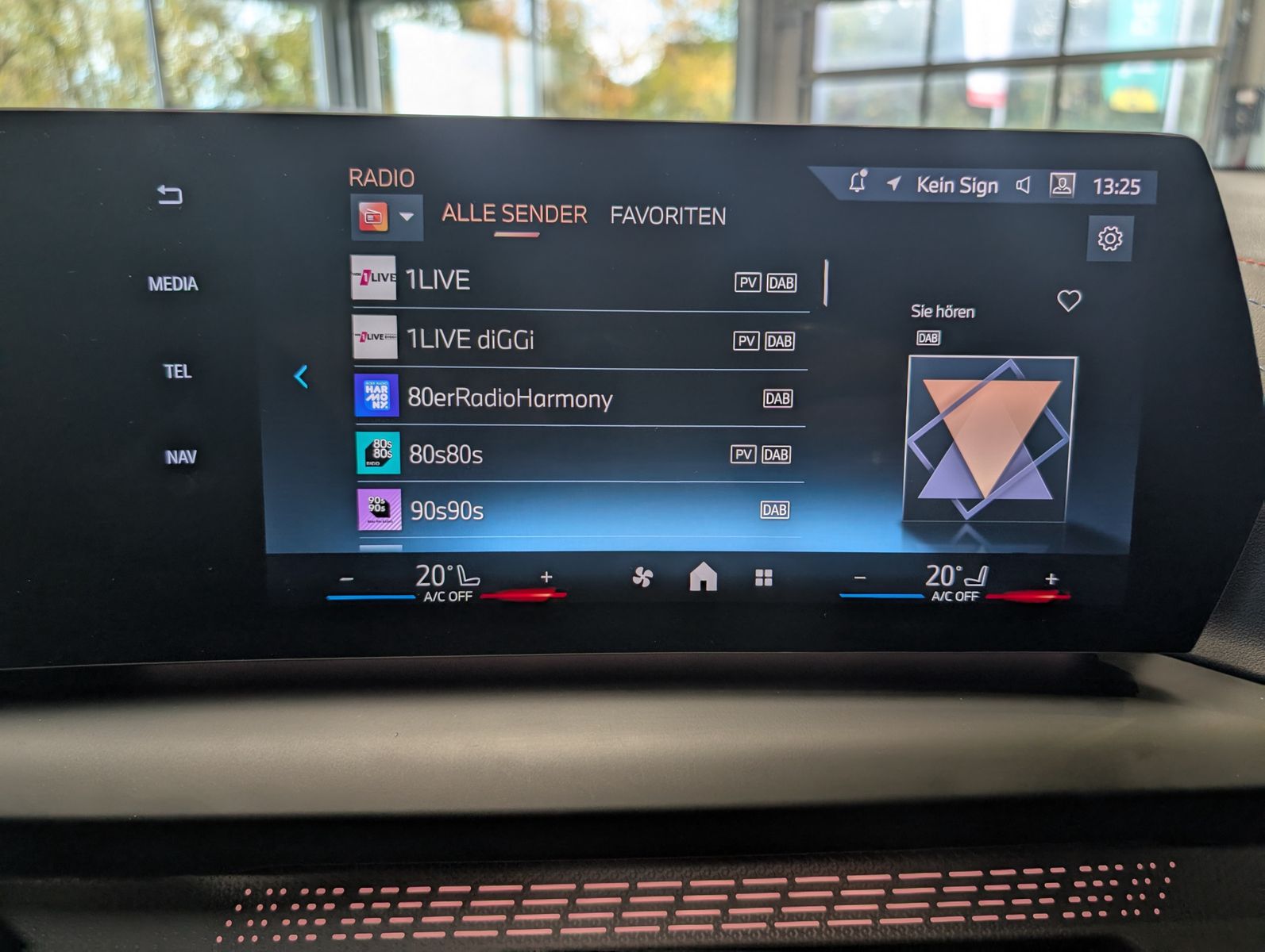 Fahrzeugabbildung BMW 118 d M-Sport Premium Ad-LED Cam Pano Alcan 18"