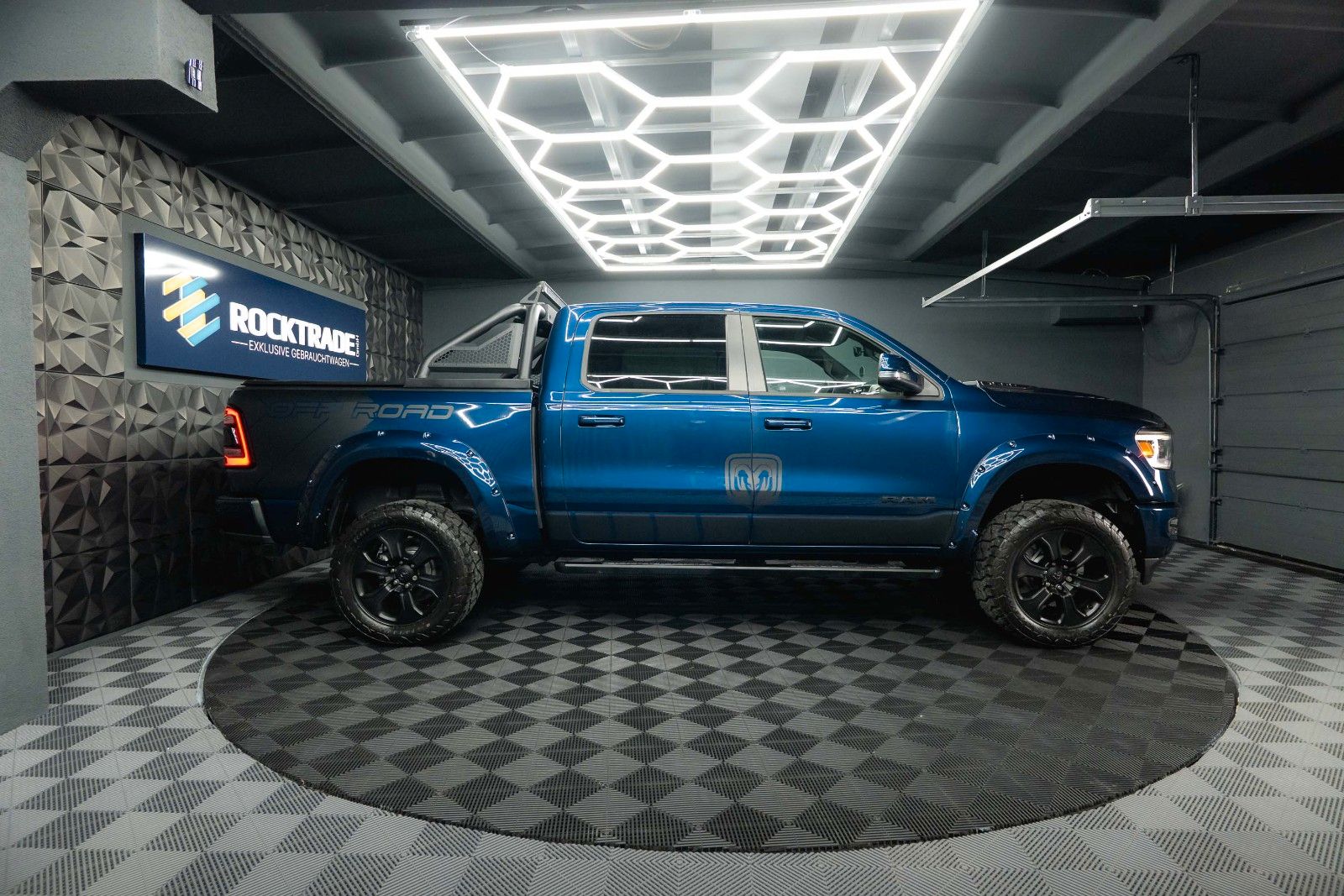 Fahrzeugabbildung Dodge RAM 5.7 V8 HEMI 4x4 OFFROAD NightPaket AXLE LOCK