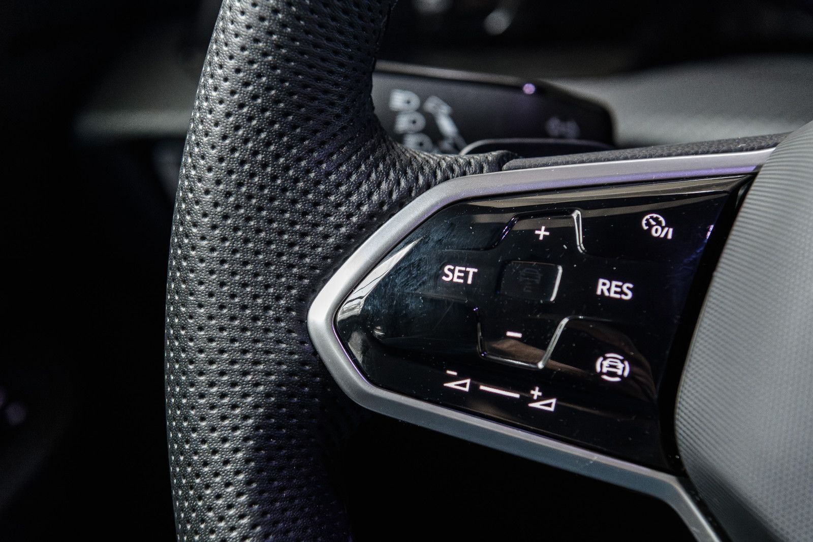 Fahrzeugabbildung Volkswagen Golf VIII R-Line +Led +Keyless+We Connect Plus