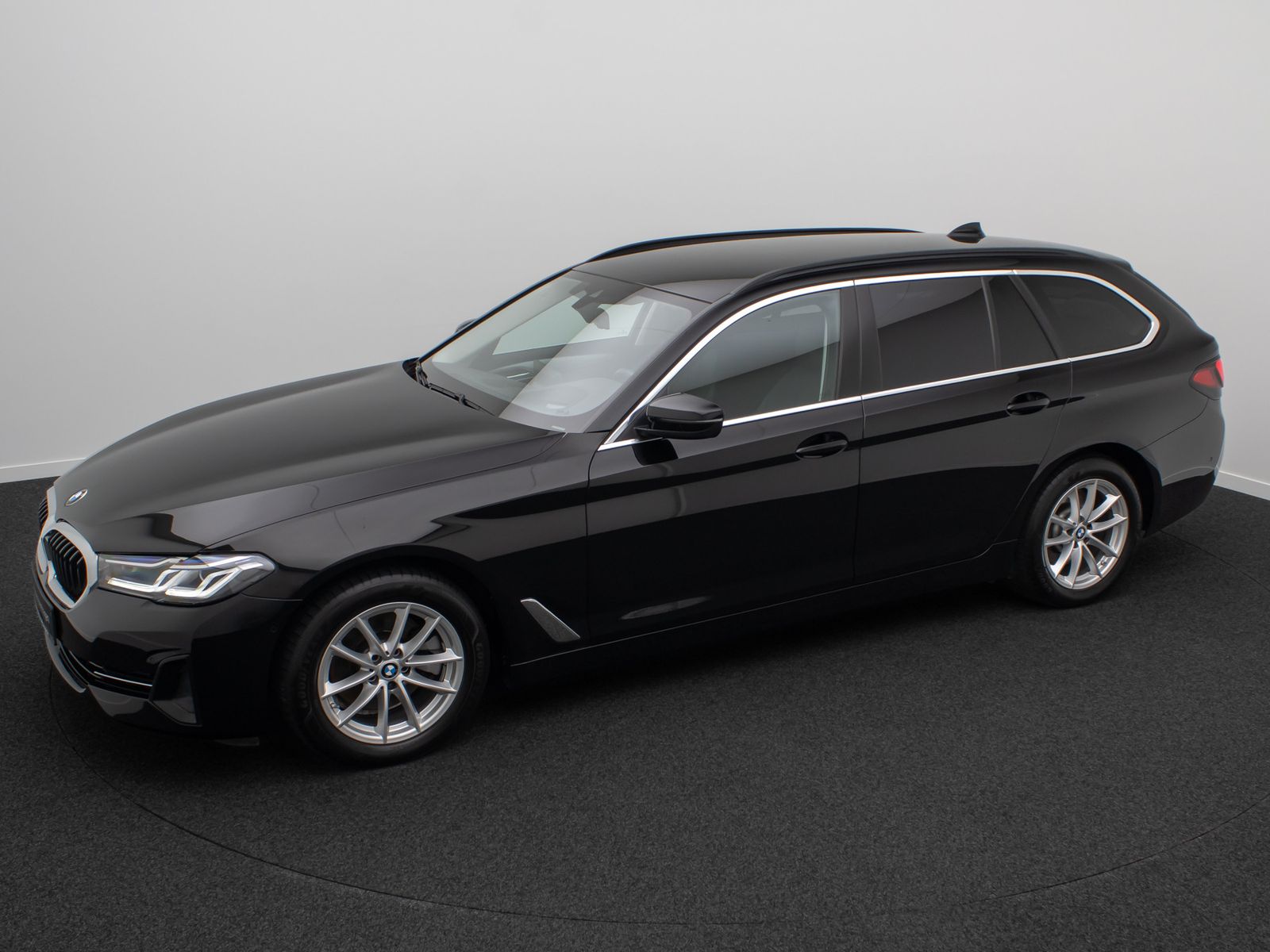 Fahrzeugabbildung BMW 520d Kamera Laser HUD DAB 4xKlima Alarm Komfort
