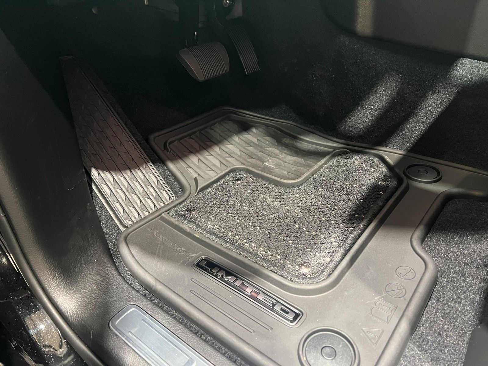 Fahrzeugabbildung Dodge RAM 1500 Limited Night  H/O 3.0L