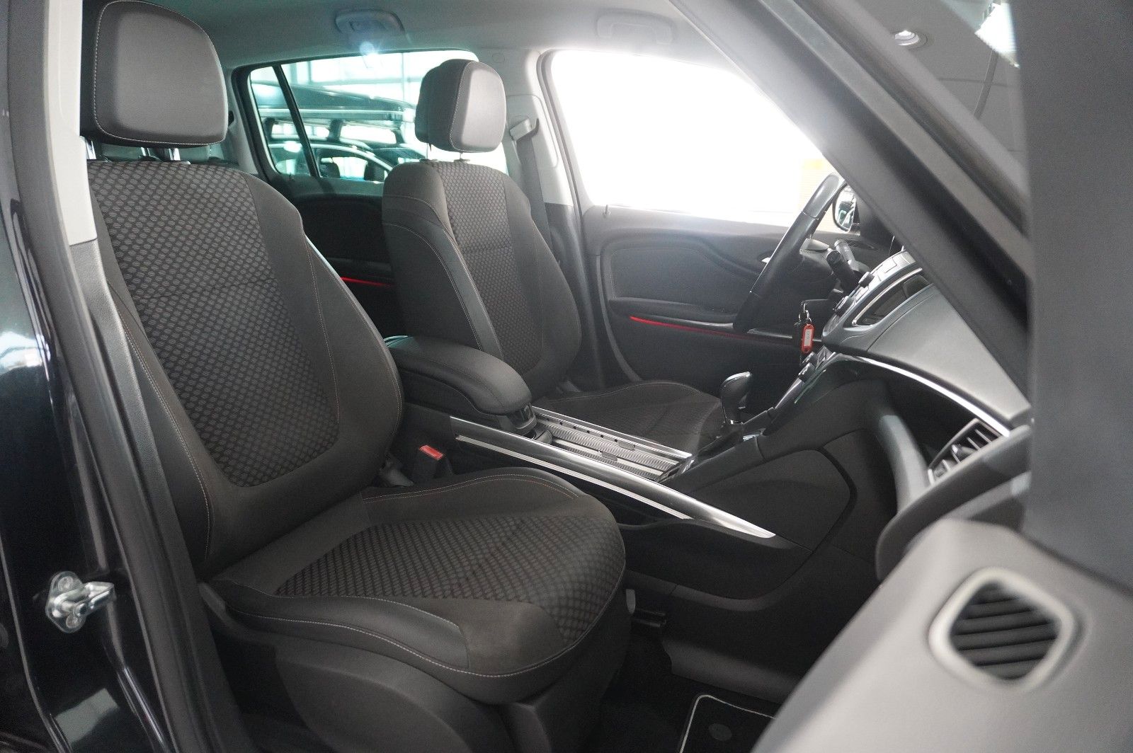Fahrzeugabbildung Opel Zafira Tourer 1.4T INNOV. 7-SITZER NAVI/KAMERA