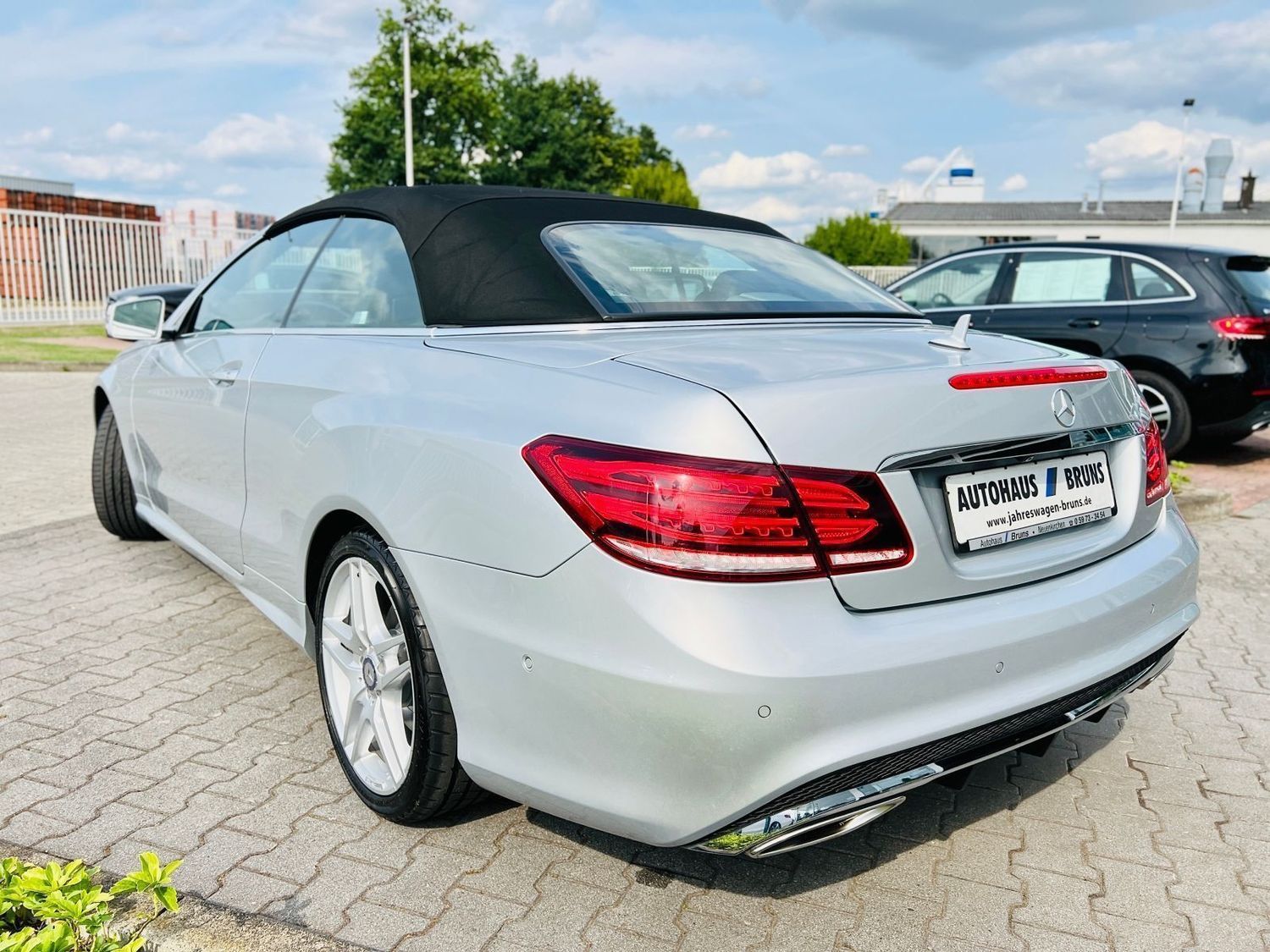 Fahrzeugabbildung Mercedes-Benz E 500 CABRIO AMG - Distronic, 360°, LED, Memory,