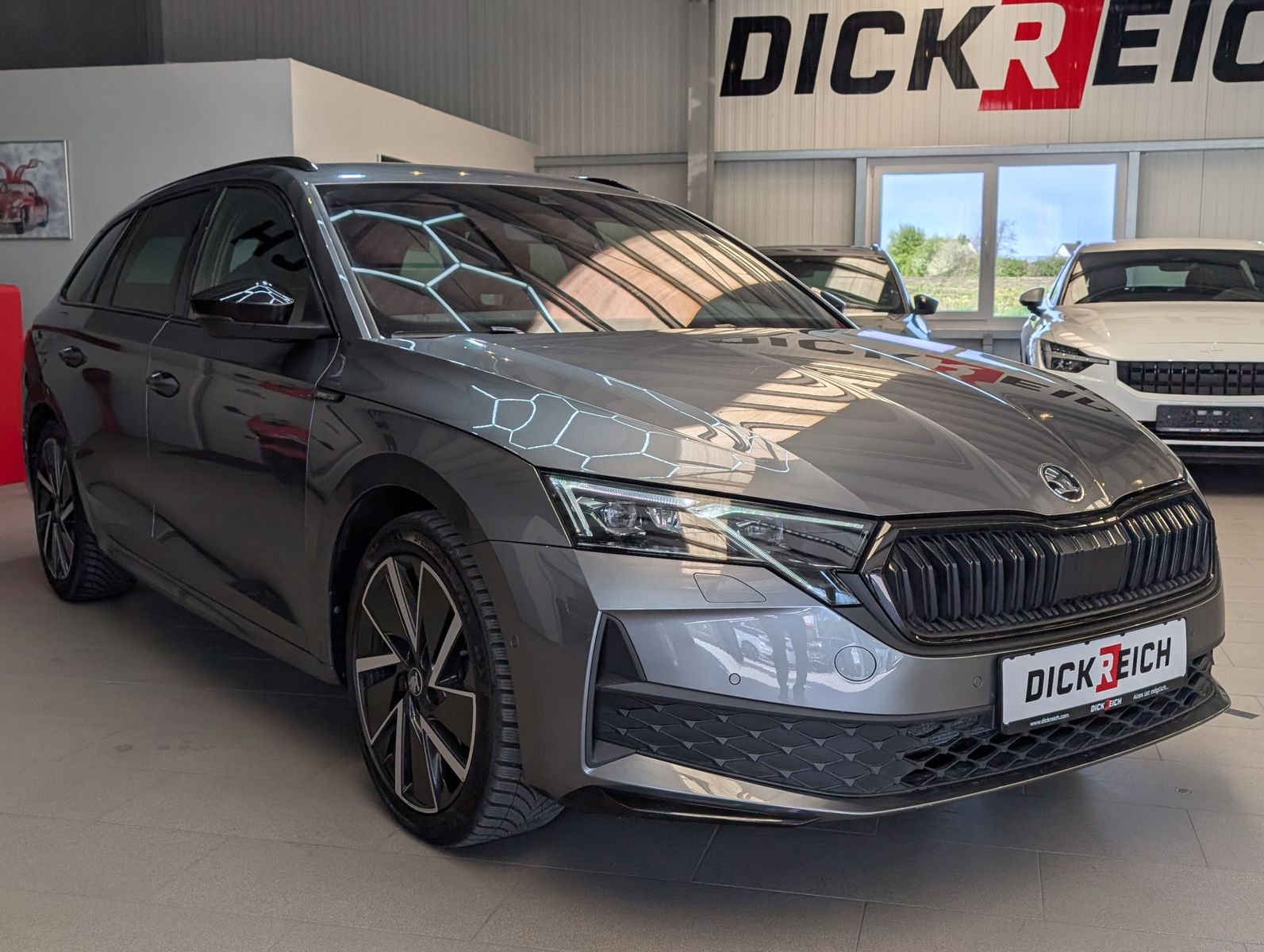 Fahrzeugabbildung SKODA Octavia 2.0 TDI DSG Sportline Matrix 5J-Garantie