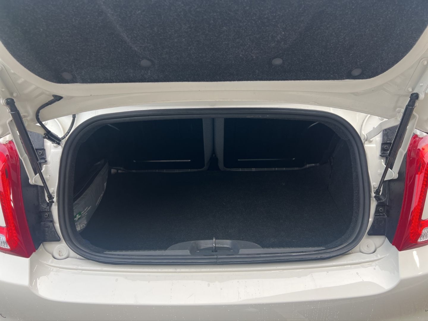 Fahrzeugabbildung Fiat 500 Lounge 1.2 8V Faltdach Musikstreaming SD Tel