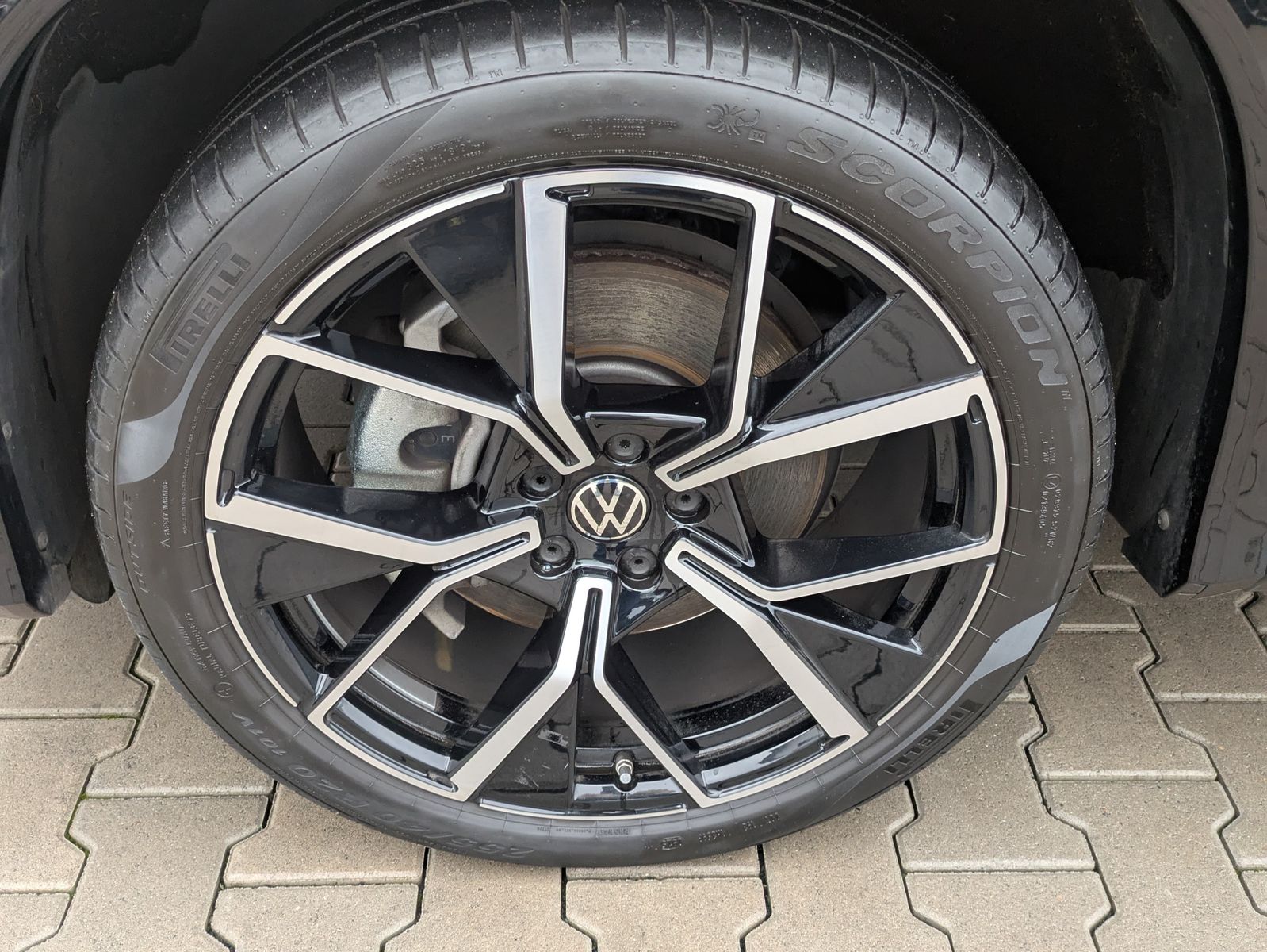 Fahrzeugabbildung Volkswagen Tayron 2.0 TDI 4M R-Line BLACK*7Si*MATRIX*PANO