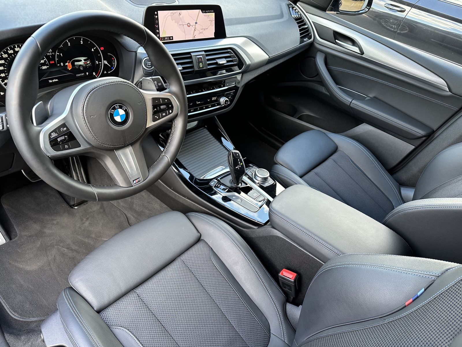 Fahrzeugabbildung BMW X3 xDrive20d M-Sport NAV+LED+HEAD-UP+KEYLESS+DAB