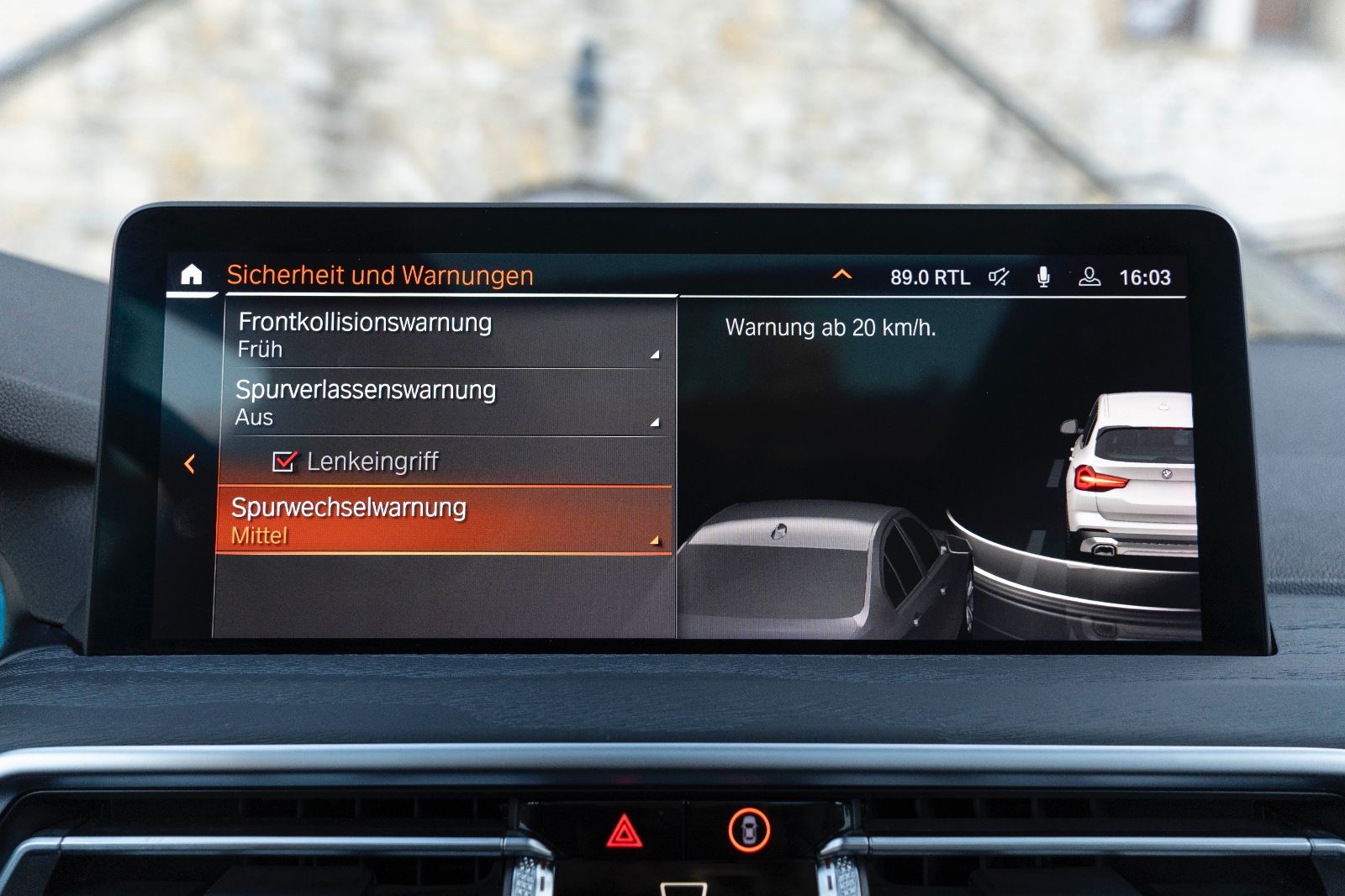 Fahrzeugabbildung BMW X3 xDrive30i HUD LED HIFI KAM NAV PANO SITZH