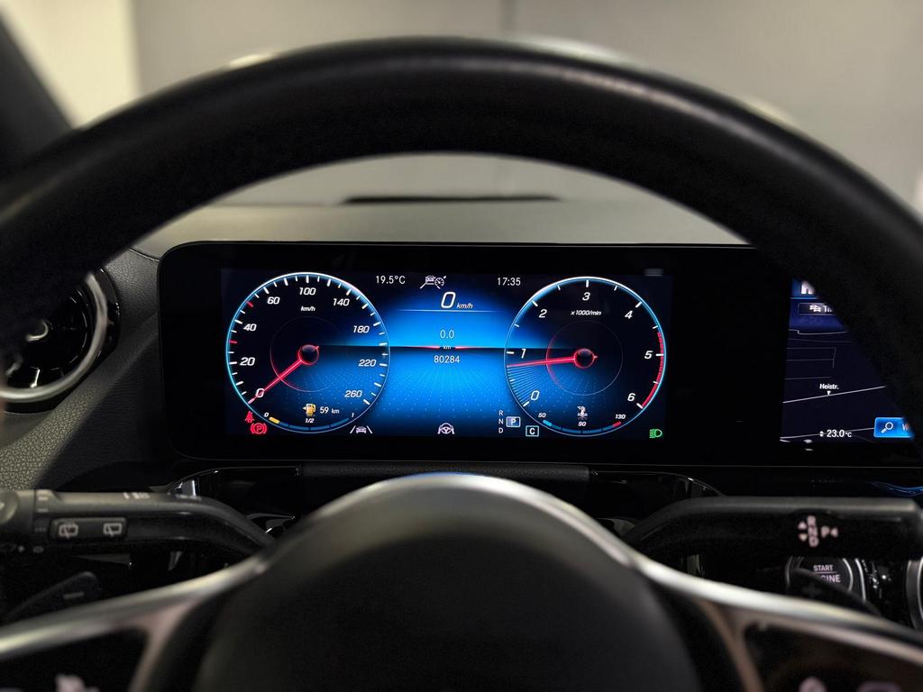 Mercedes-Benz GLA 220