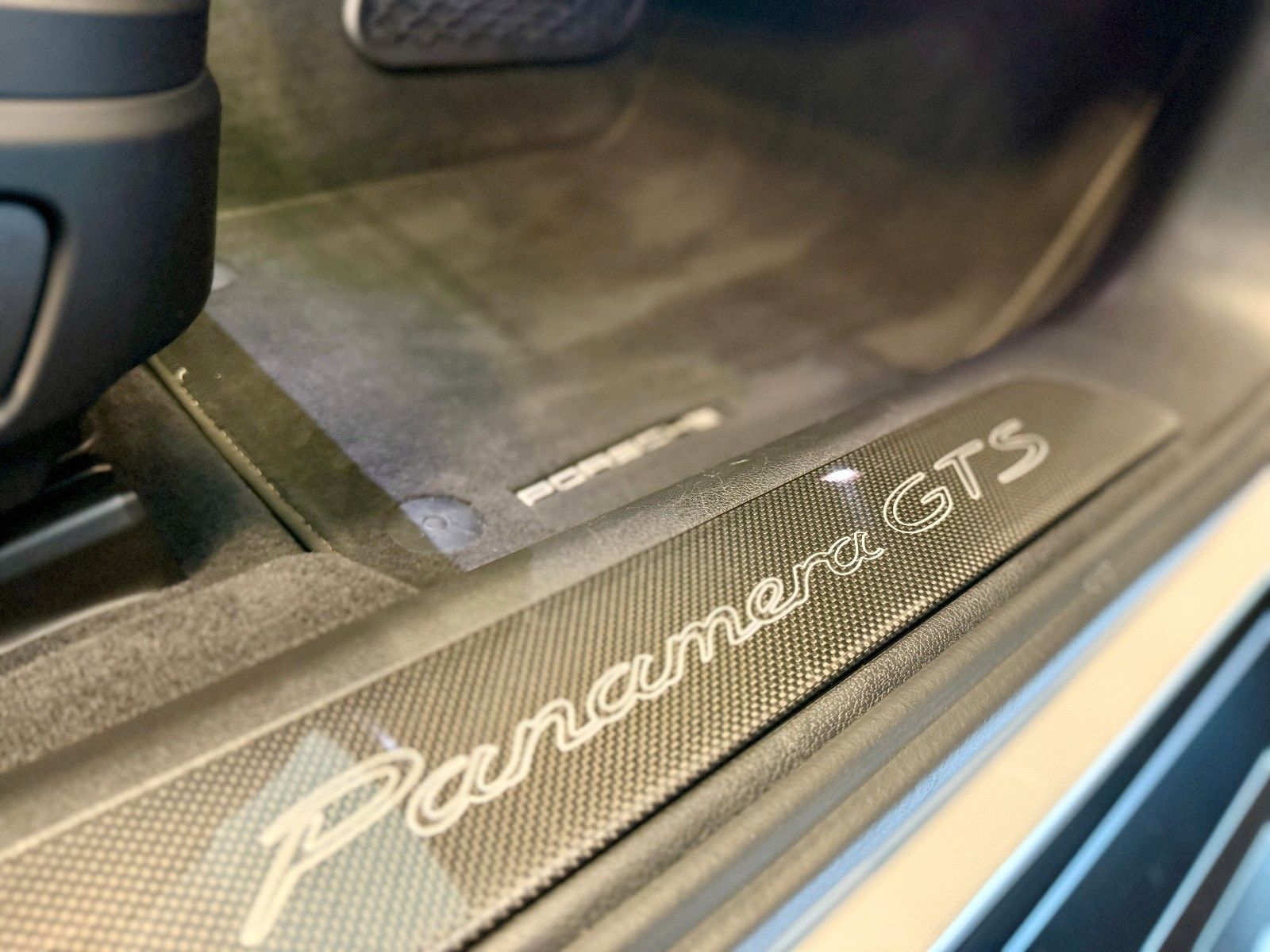 Fahrzeugabbildung Porsche Panamera GTS Sport Turismo Panorama/ACC/HeadUp