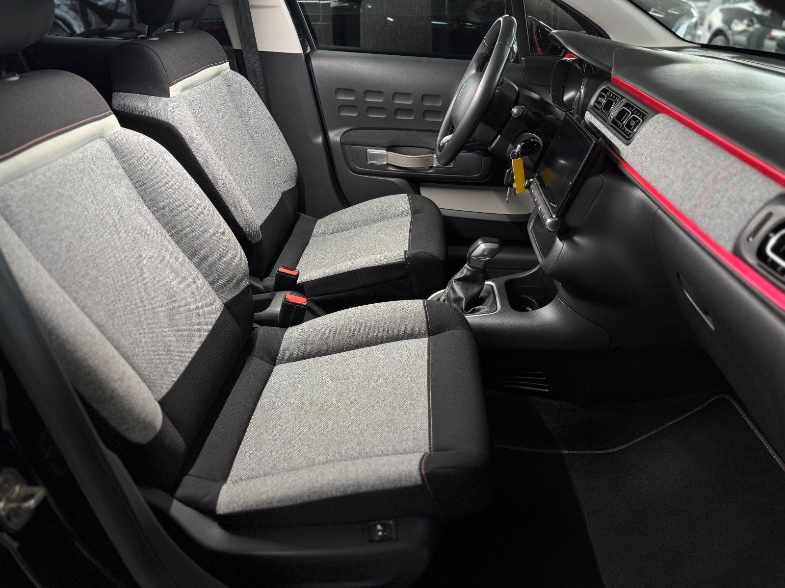 Fahrzeugabbildung Citroën C3 1.2 PurTech ELLE "DAB Navigation Kamera LM"