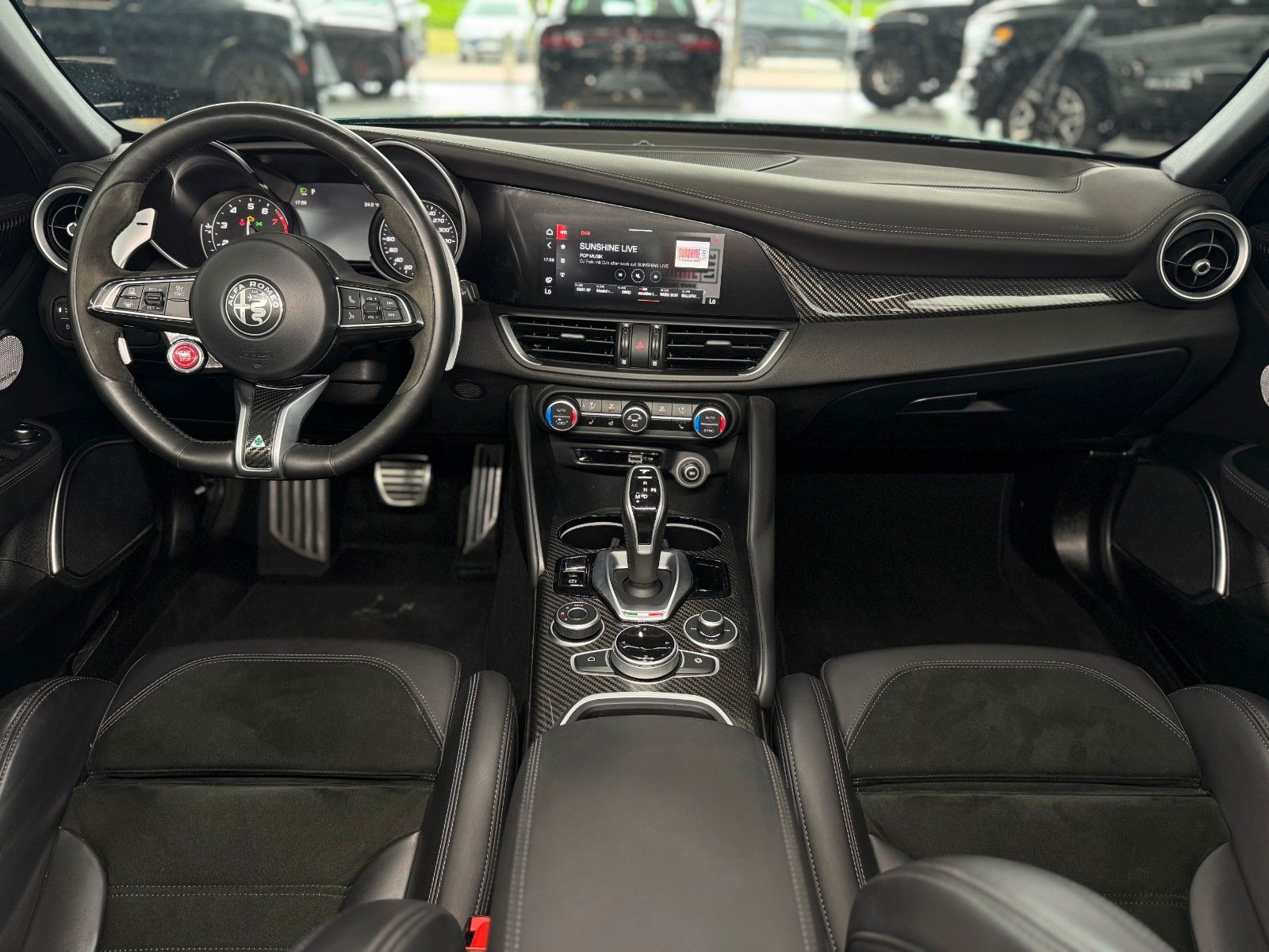 Fahrzeugabbildung Alfa Romeo Giulia 2.9 V6 Quadrifoglio "ACC Komfort-Paket"