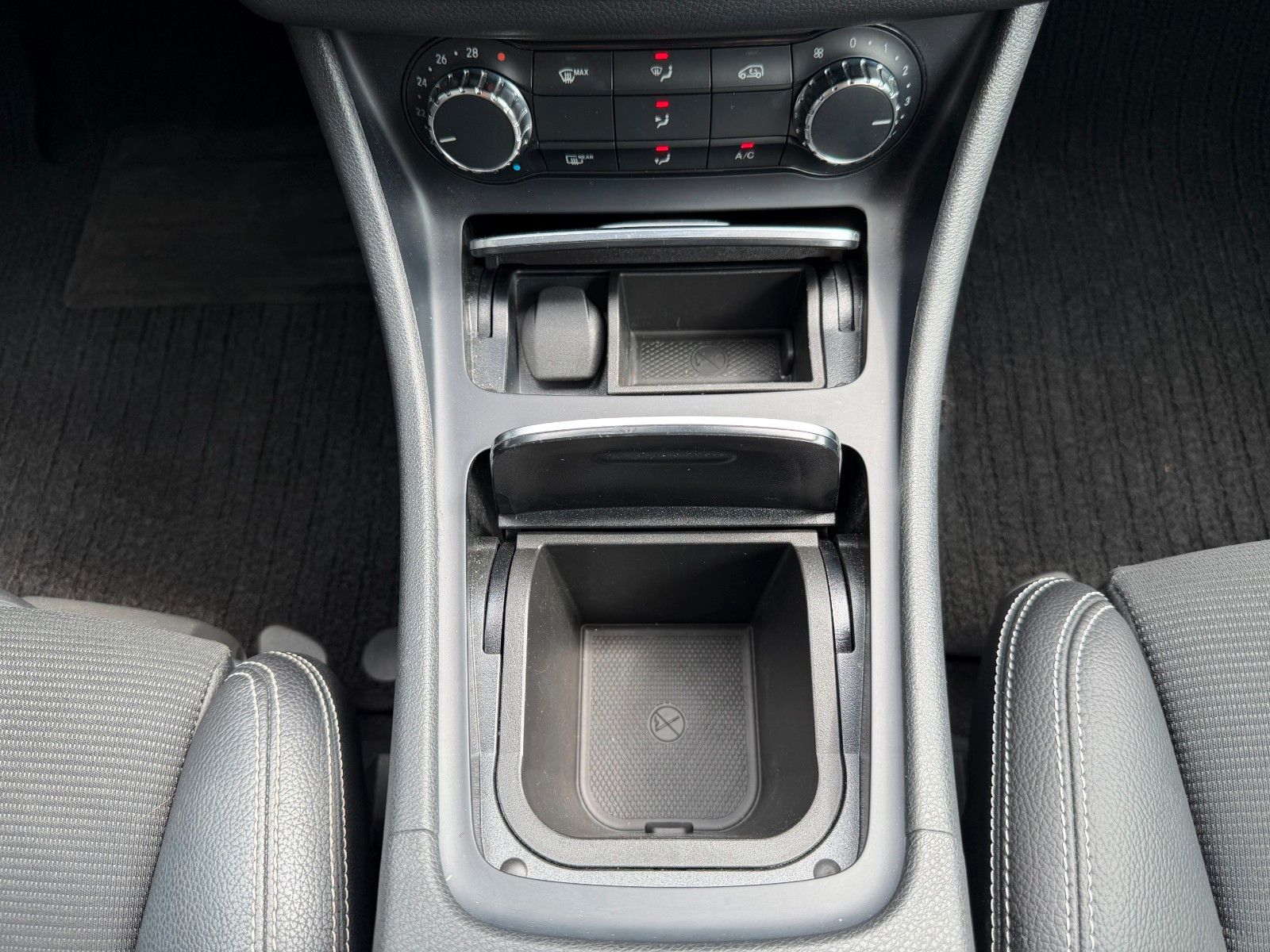 Fahrzeugabbildung Mercedes-Benz GLA 200 Progressive+RKamera+TotW+CarPlay+LED