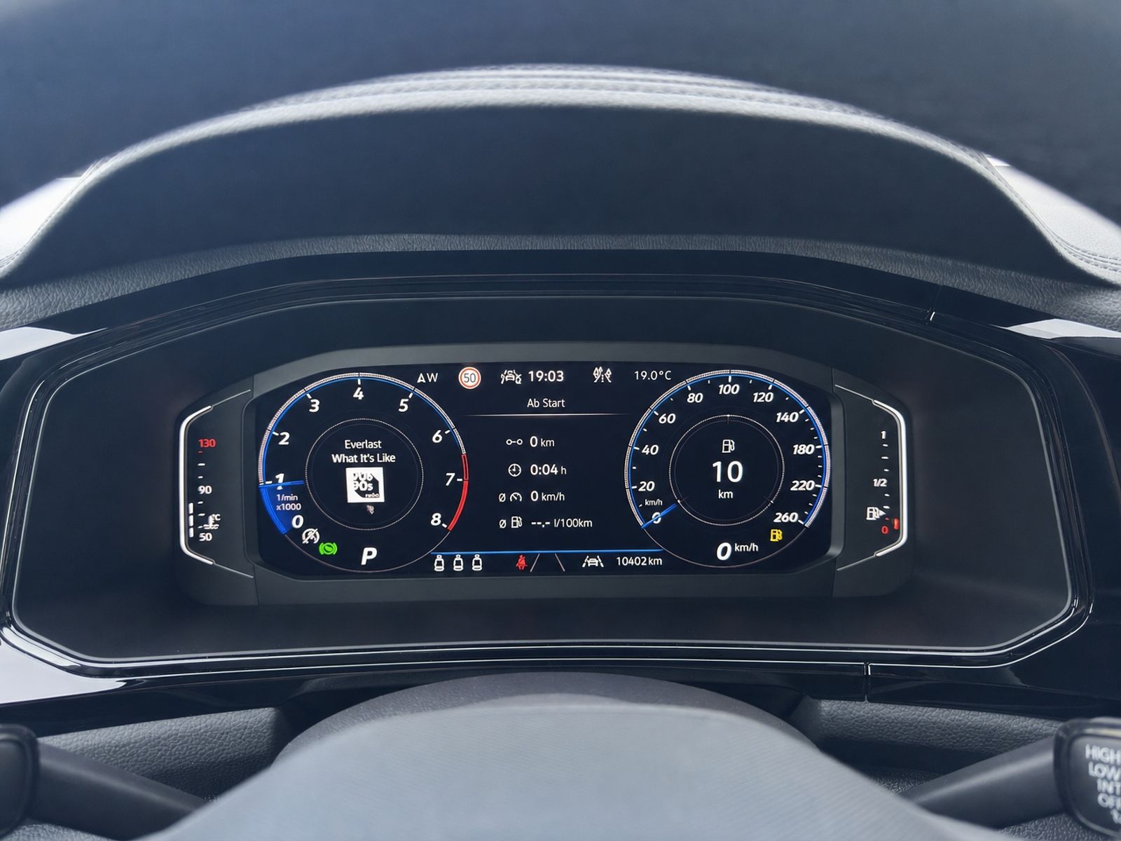 T-Roc 1.5 TSI DSG R-Line *AHK*IQ.LIGHT*NAVI*