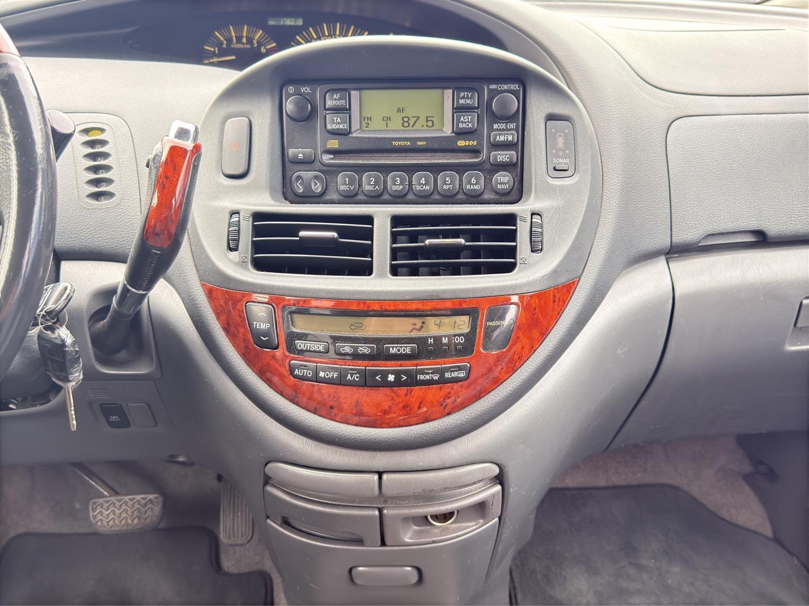 Toyota Previa 2005 — photo 20