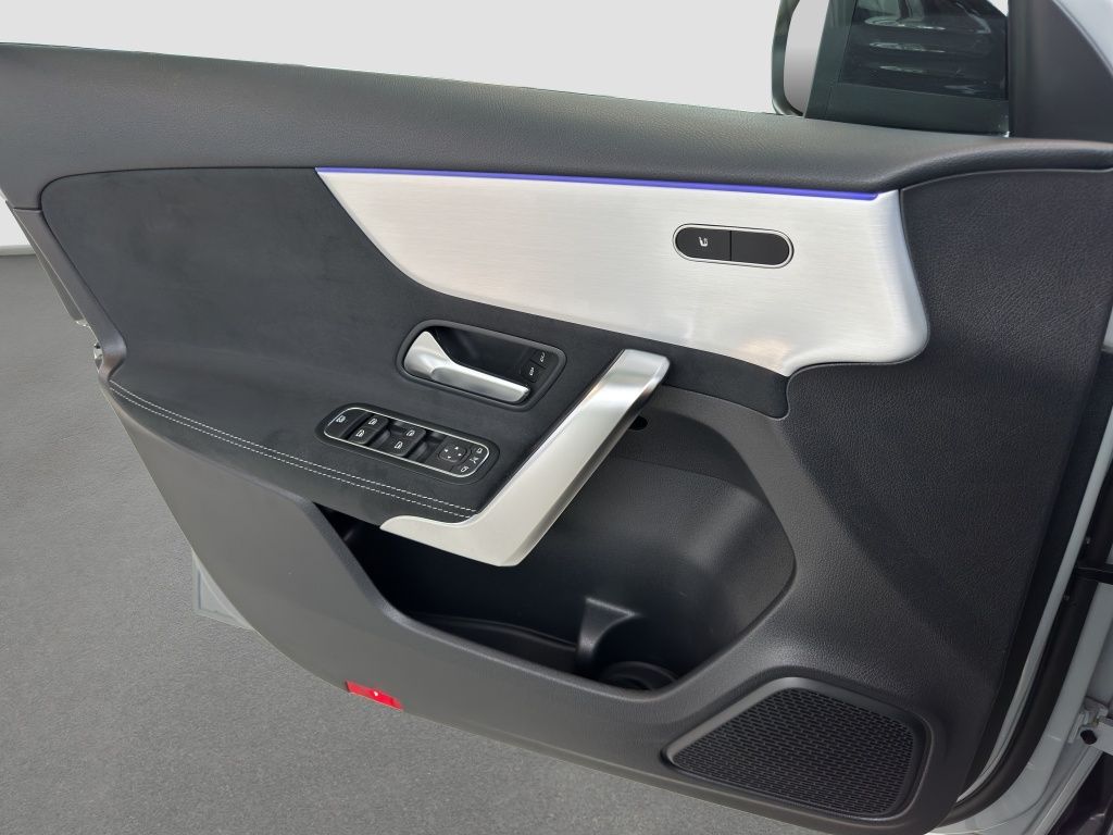 Fahrzeugabbildung Mercedes-Benz A 200 Kompaktlimousine AMG Line*Night Paket*LED